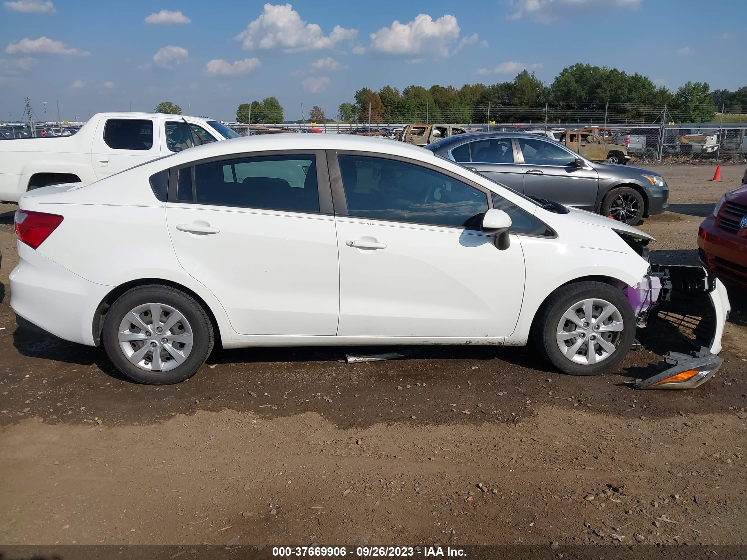 Photo 12 VIN: KNADM4A32H6050376 - KIA RIO 