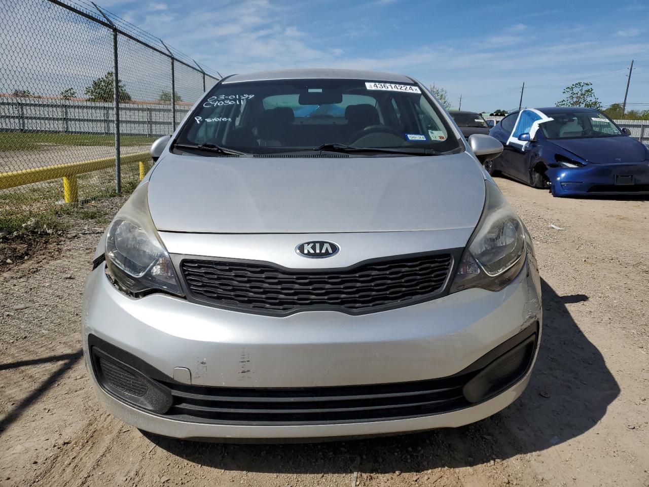 Photo 4 VIN: KNADM4A35D6185961 - KIA RIO 