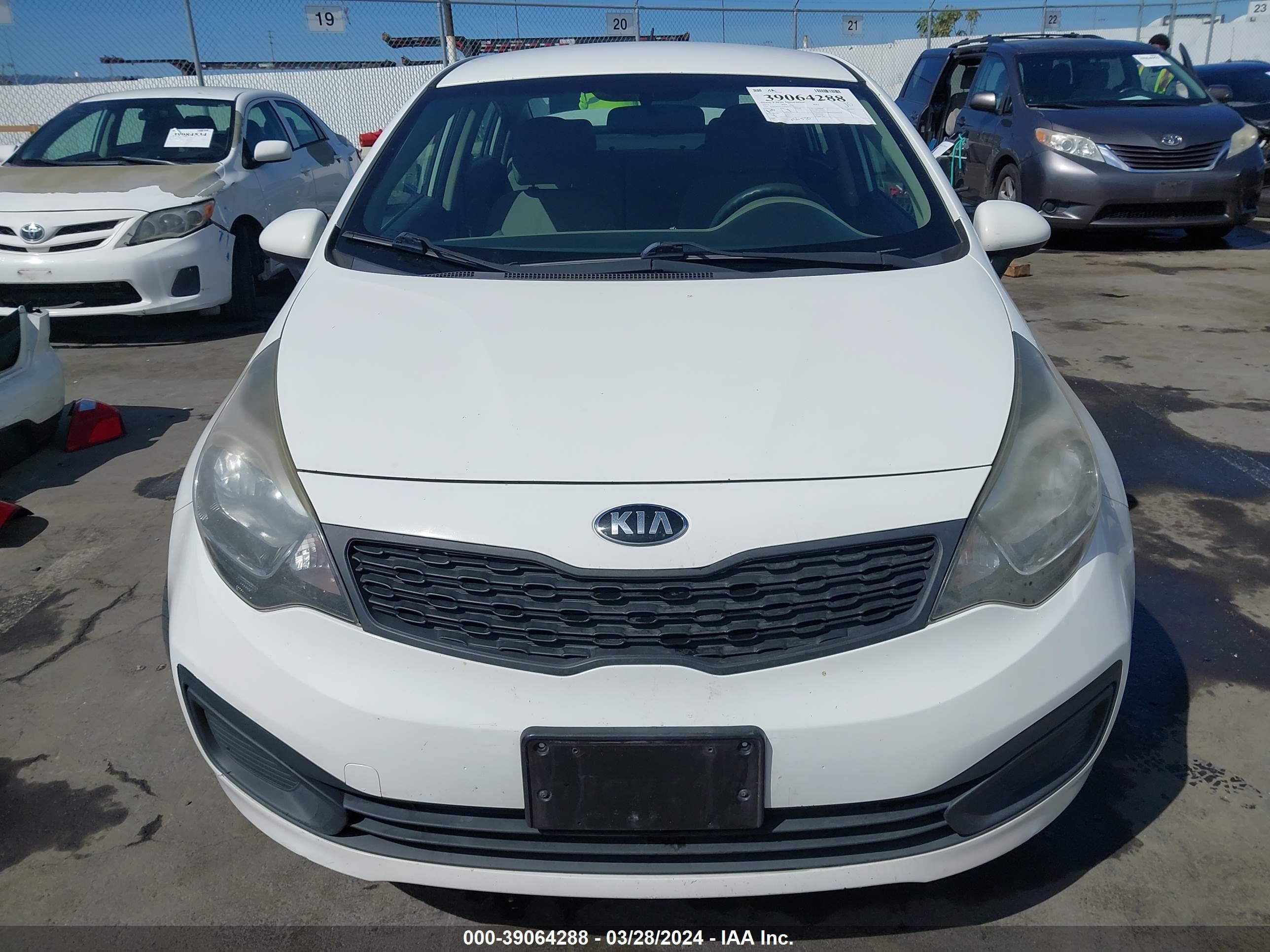 Photo 12 VIN: KNADM4A35F6505069 - KIA RIO 