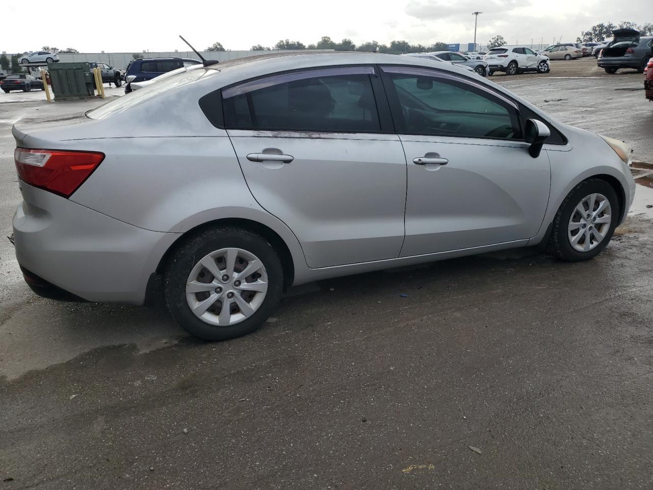 Photo 2 VIN: KNADM4A37E6373205 - KIA RIO 