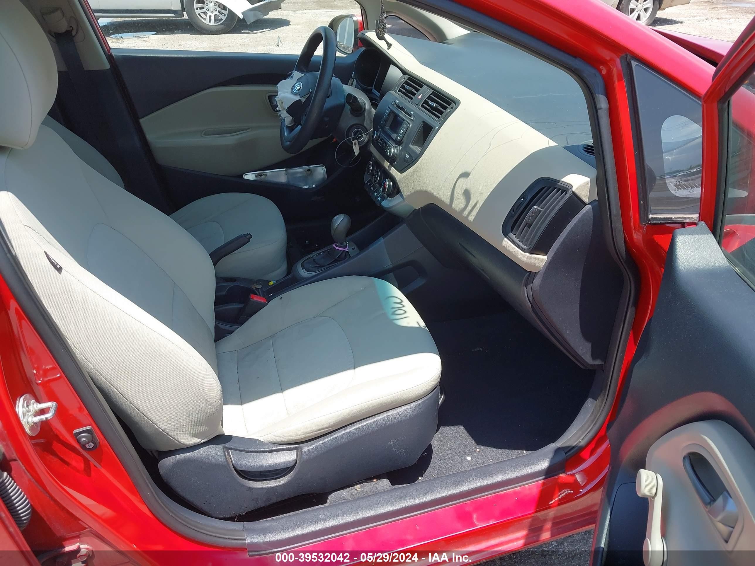 Photo 4 VIN: KNADM4A39D6309956 - KIA RIO 