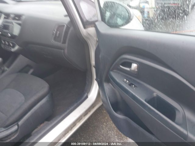 Photo 4 VIN: KNADM4A39G6558942 - KIA RIO 