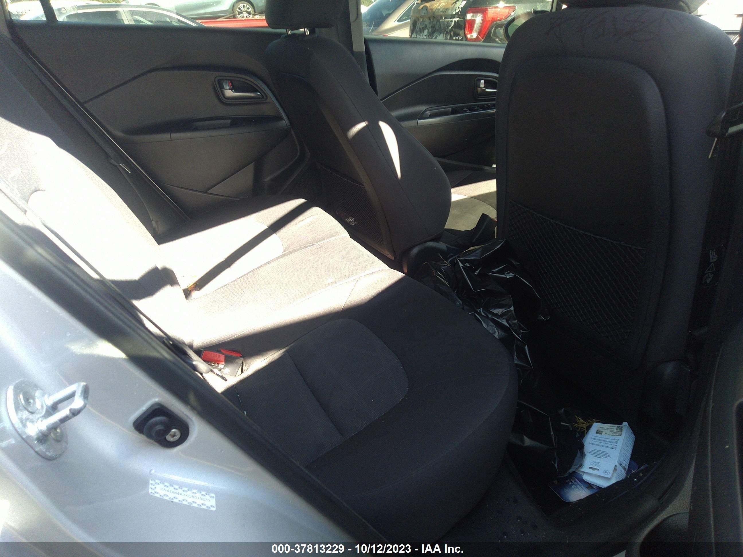 Photo 7 VIN: KNADM4A3XC6070870 - KIA RIO 