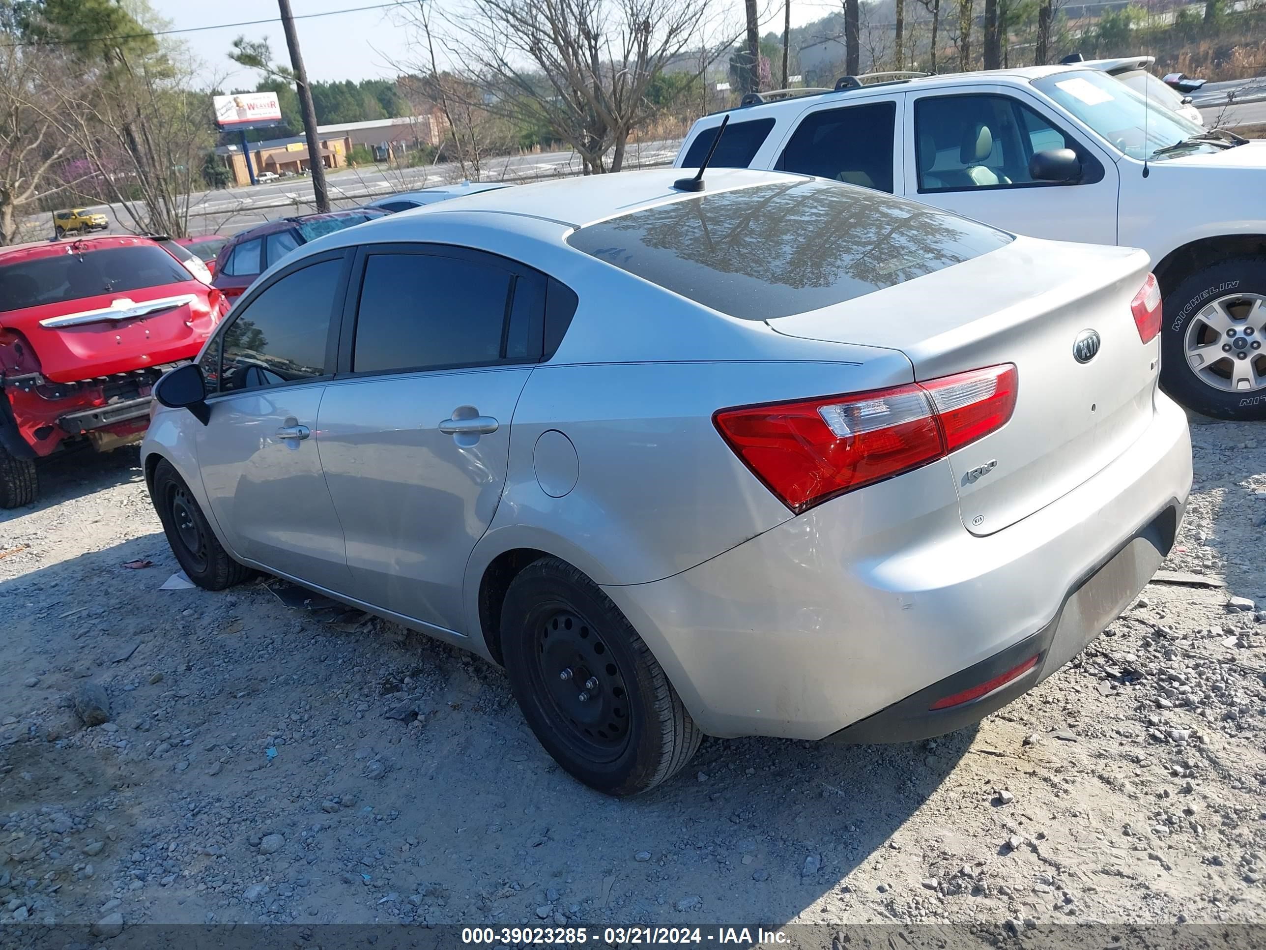 Photo 2 VIN: KNADM4A3XE6413034 - KIA RIO 