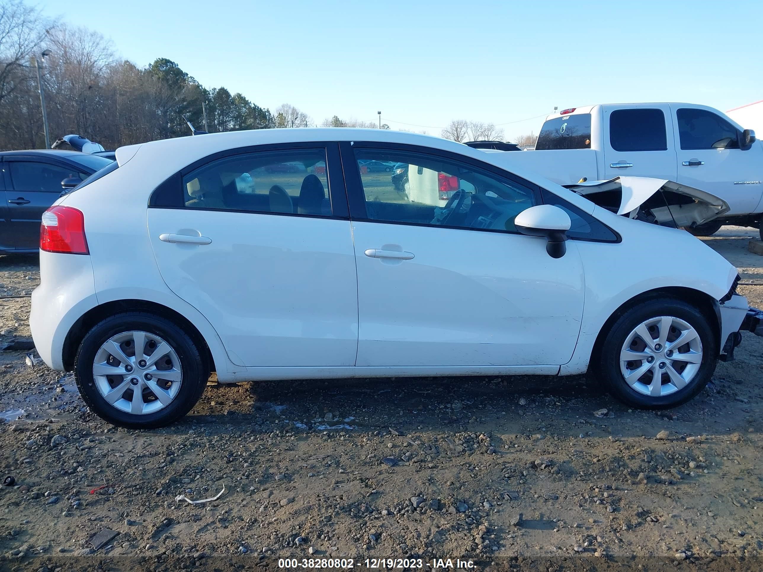 Photo 13 VIN: KNADM5A36D6229388 - KIA RIO 