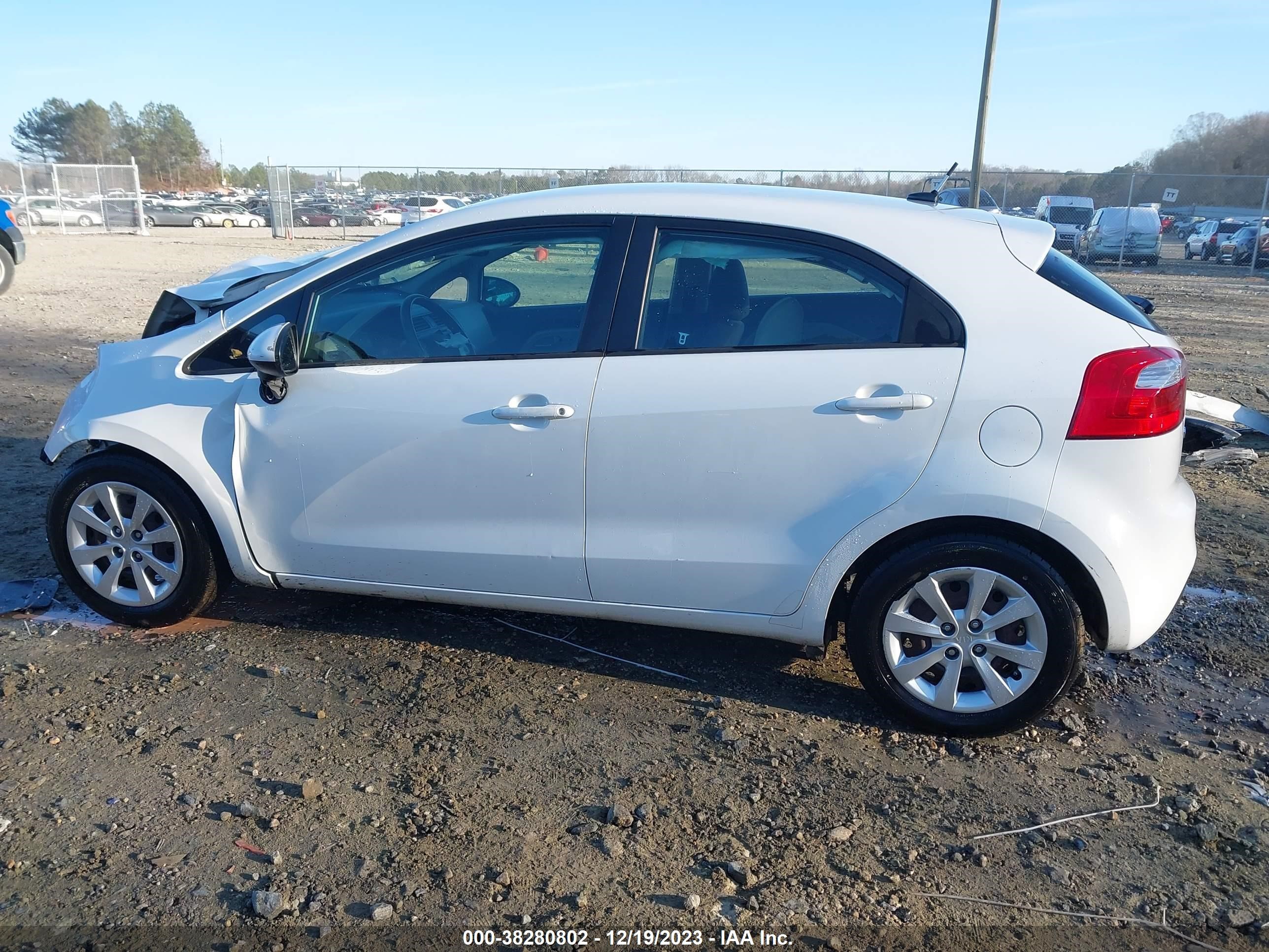 Photo 14 VIN: KNADM5A36D6229388 - KIA RIO 