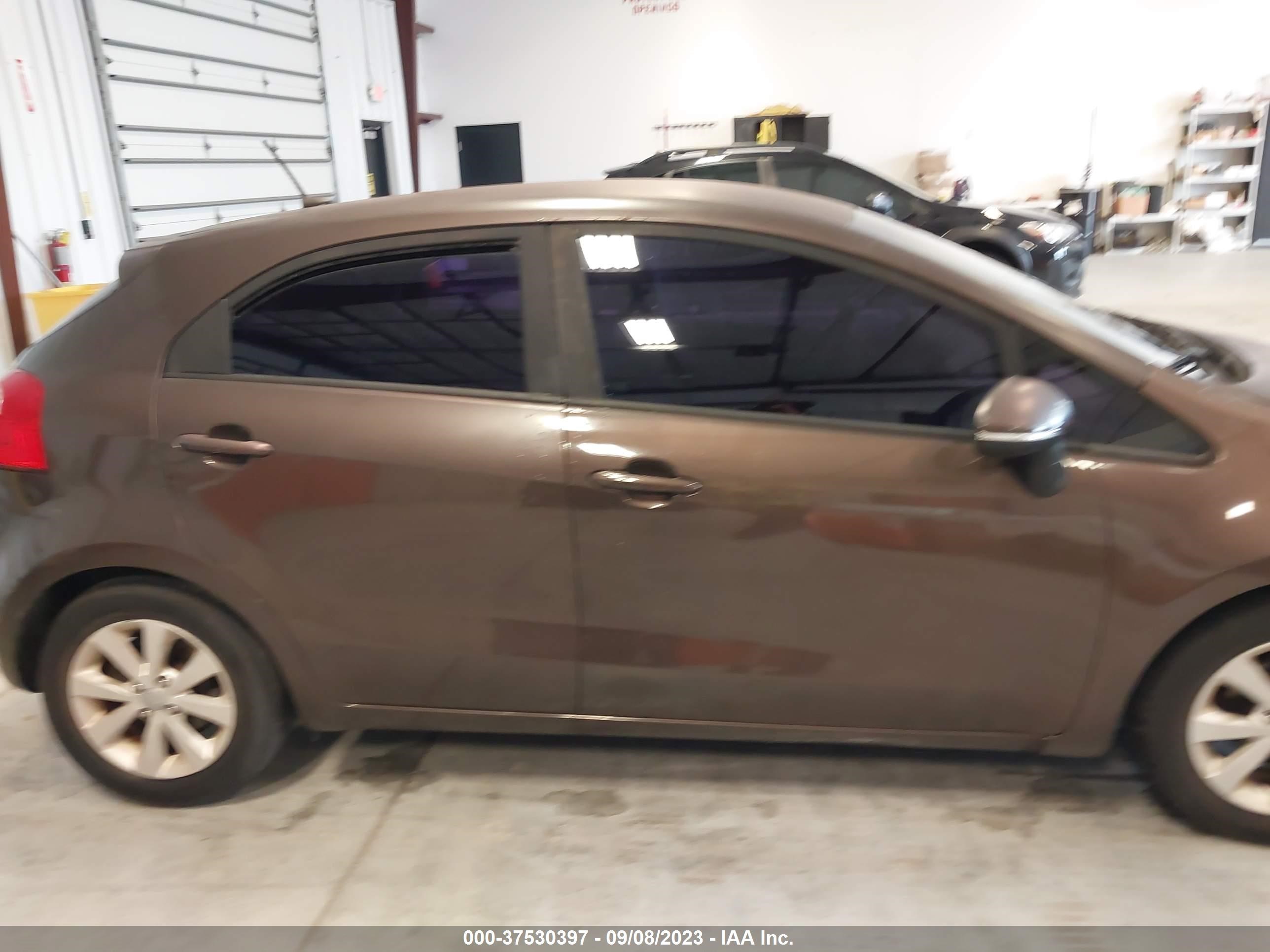 Photo 12 VIN: KNADN5A32D6303886 - KIA RIO 