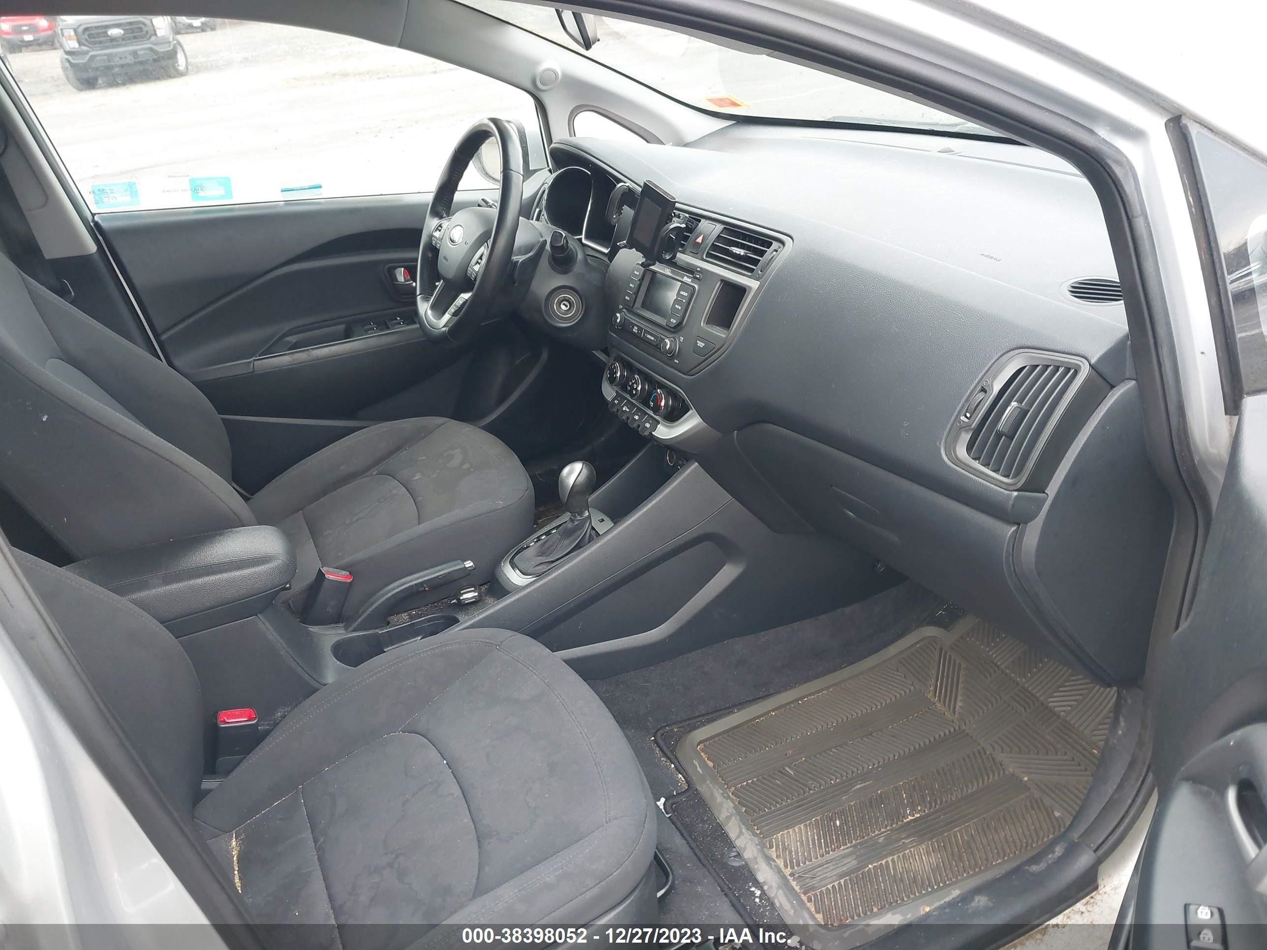 Photo 4 VIN: KNADN5A35F6457608 - KIA RIO 