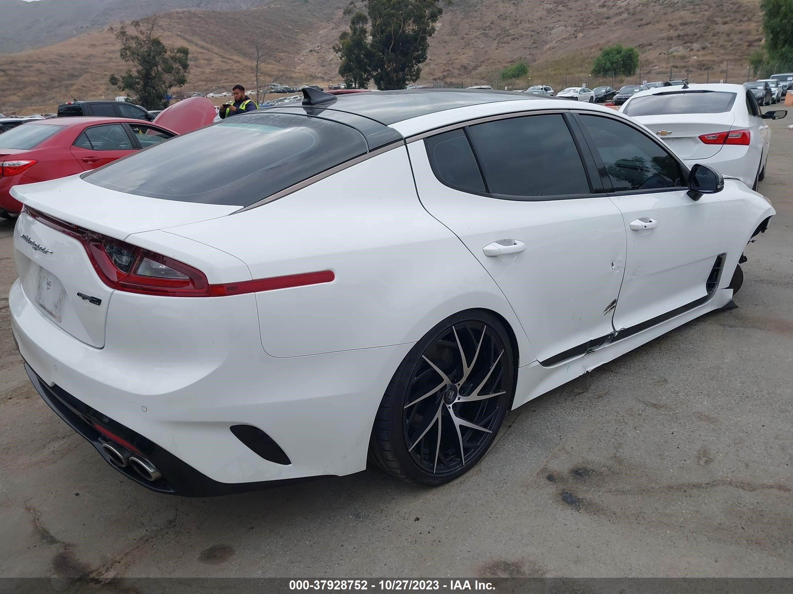 Photo 3 VIN: KNAE15LA6L6080018 - KIA STINGER 