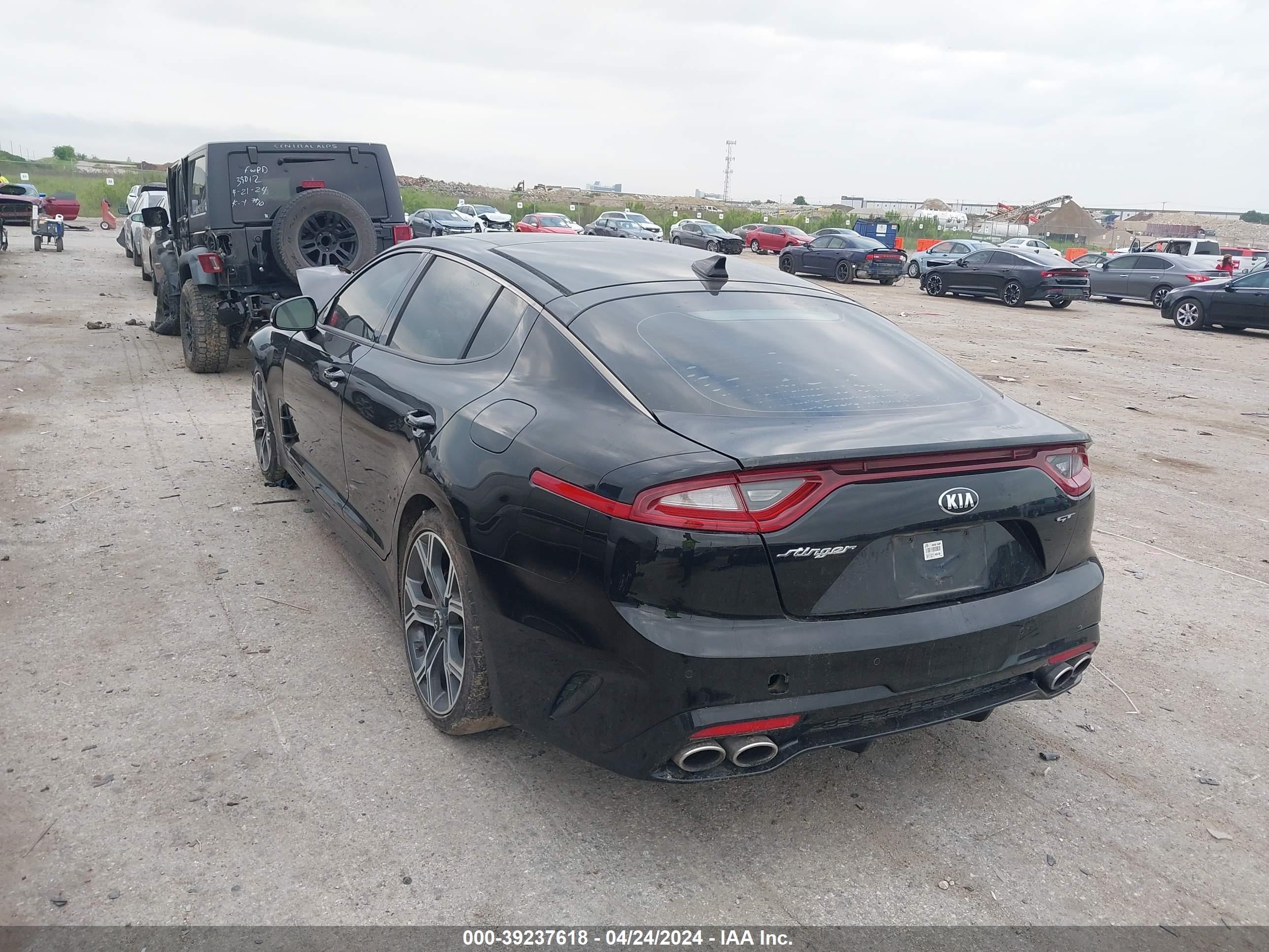 Photo 2 VIN: KNAE45LC4J6017988 - KIA STINGER 