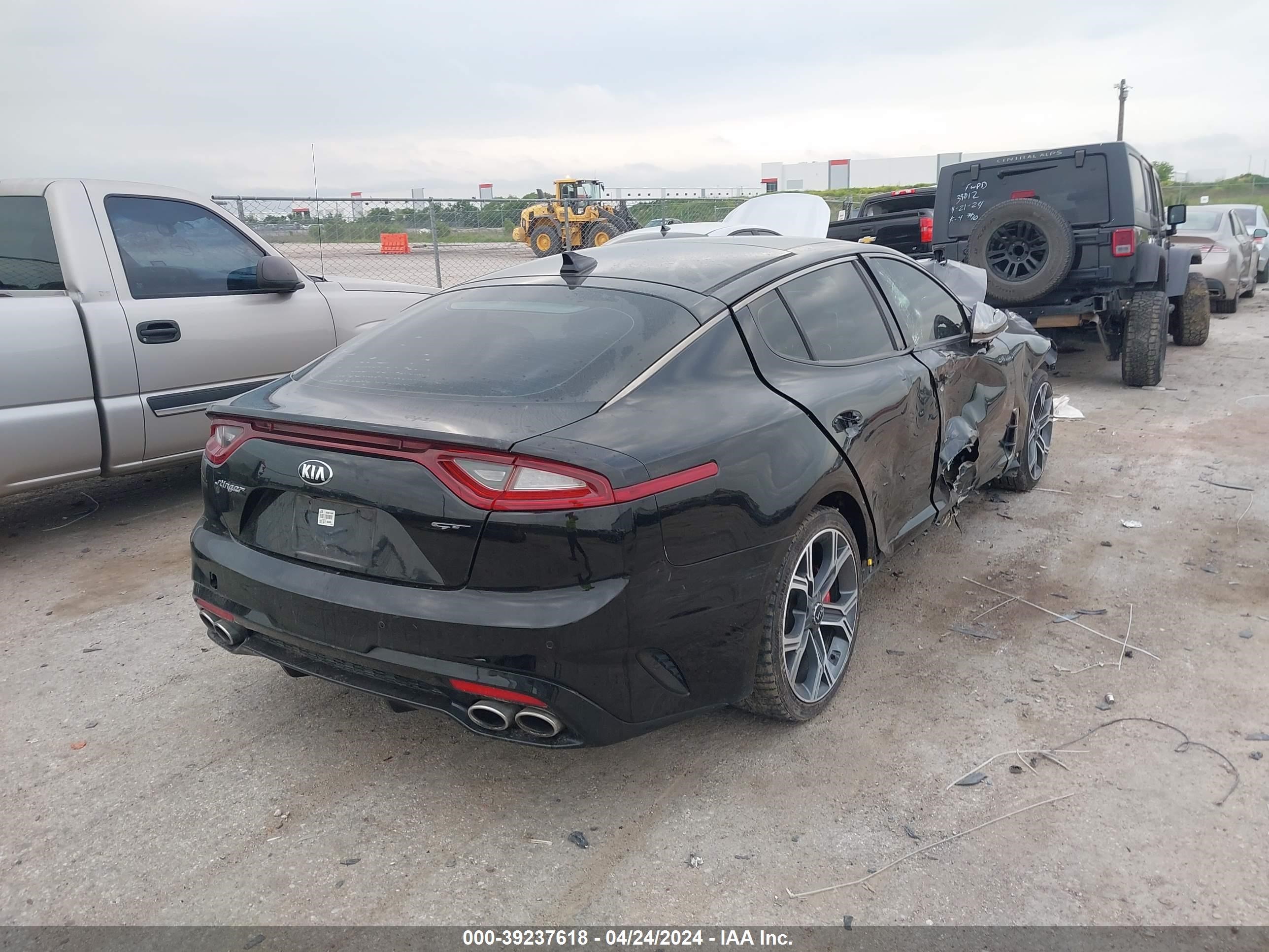 Photo 3 VIN: KNAE45LC4J6017988 - KIA STINGER 