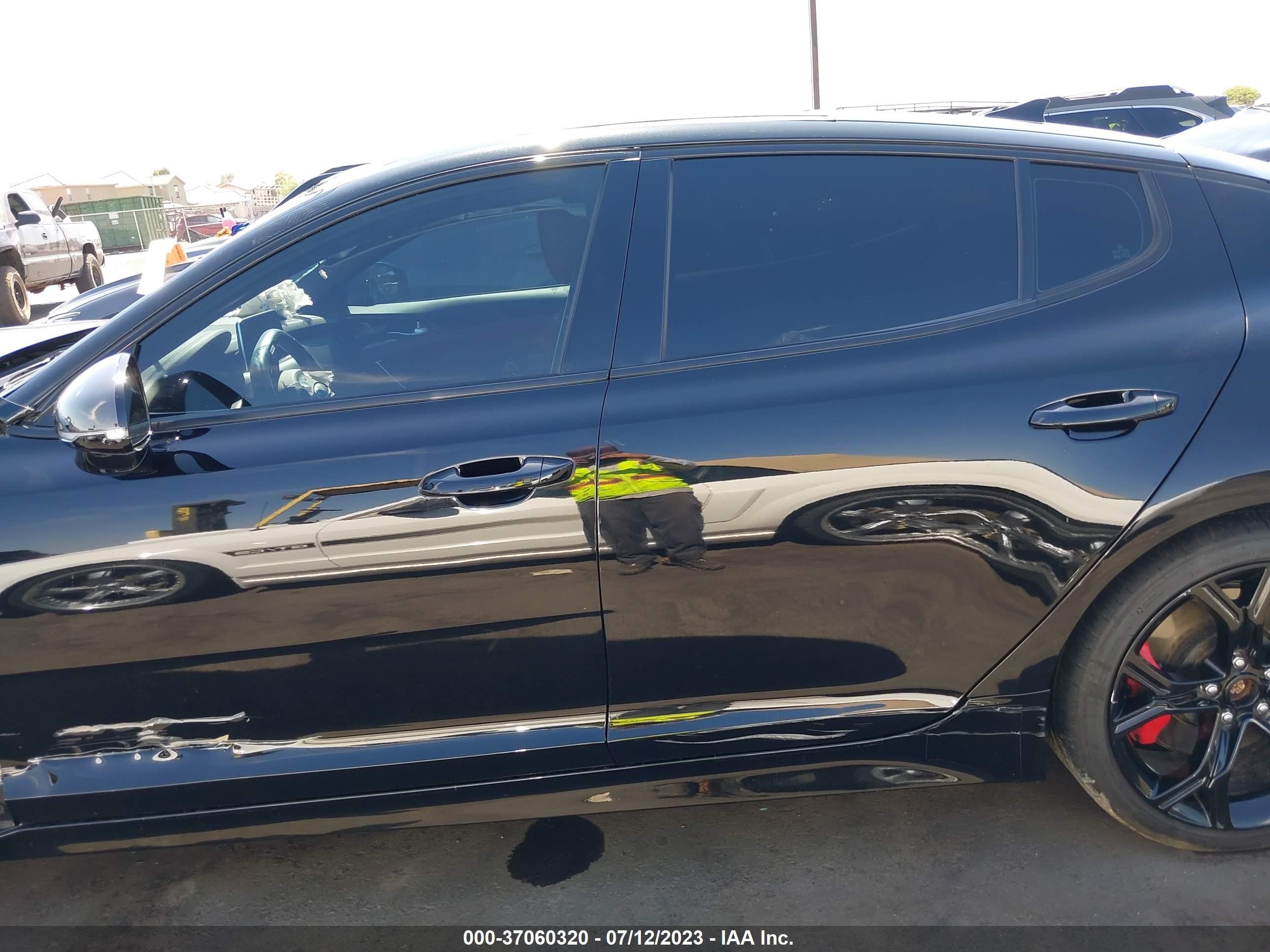 Photo 13 VIN: KNAE55LC4L6083909 - KIA STINGER GT 