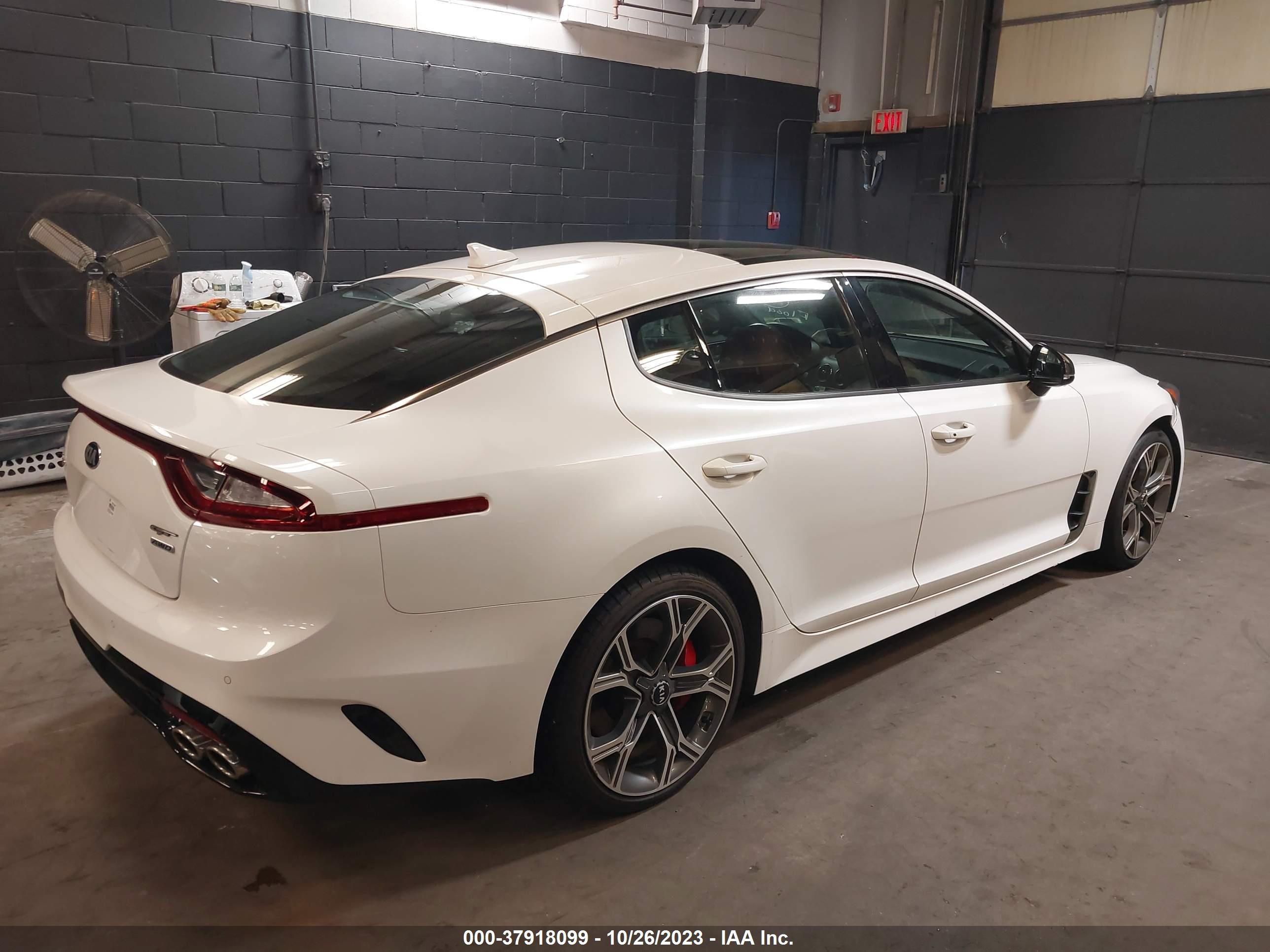 Photo 3 VIN: KNAE55LC6K6058203 - KIA STINGER 