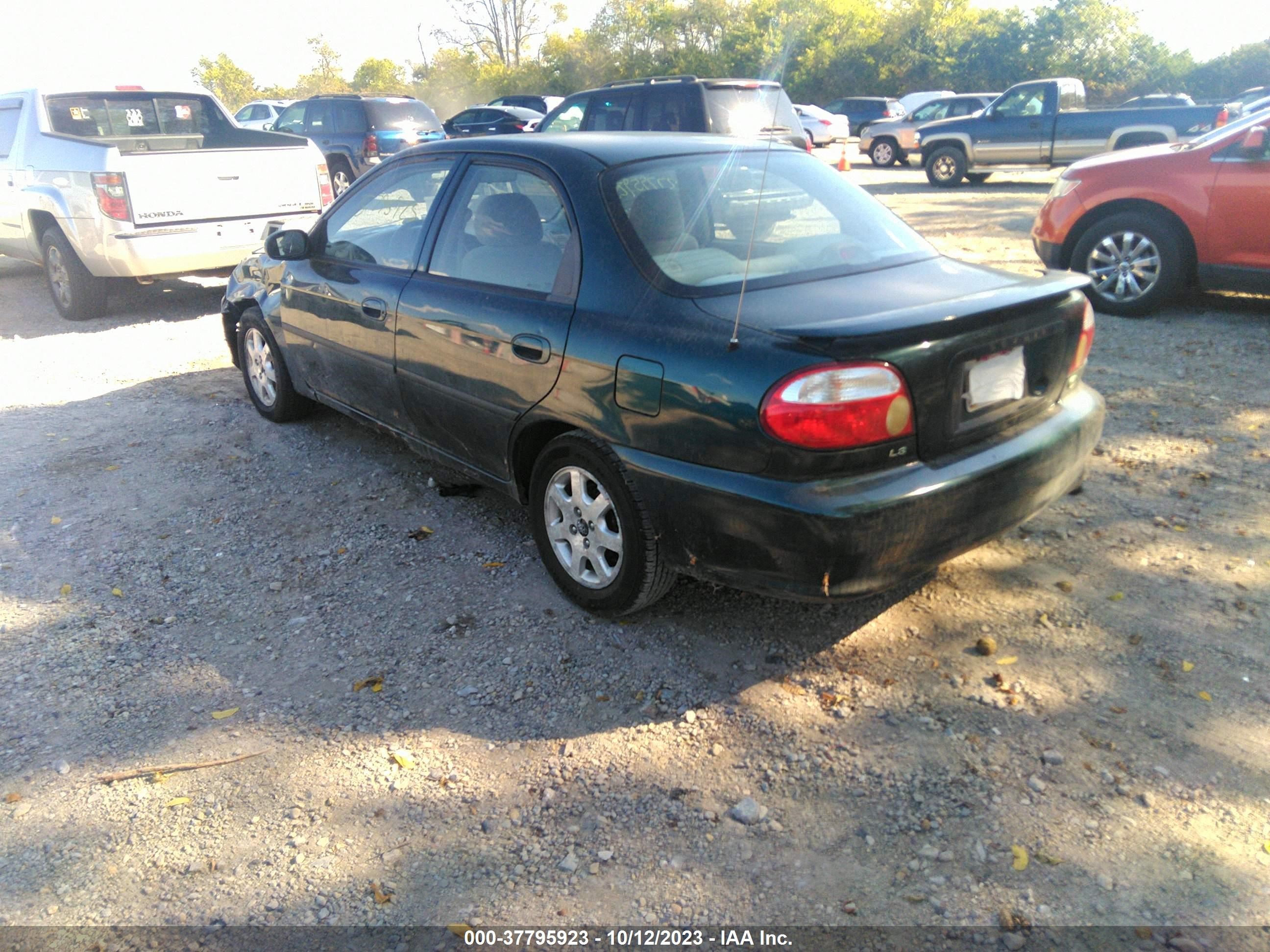 Photo 2 VIN: KNAFB121015050043 - KIA SEPHIA 