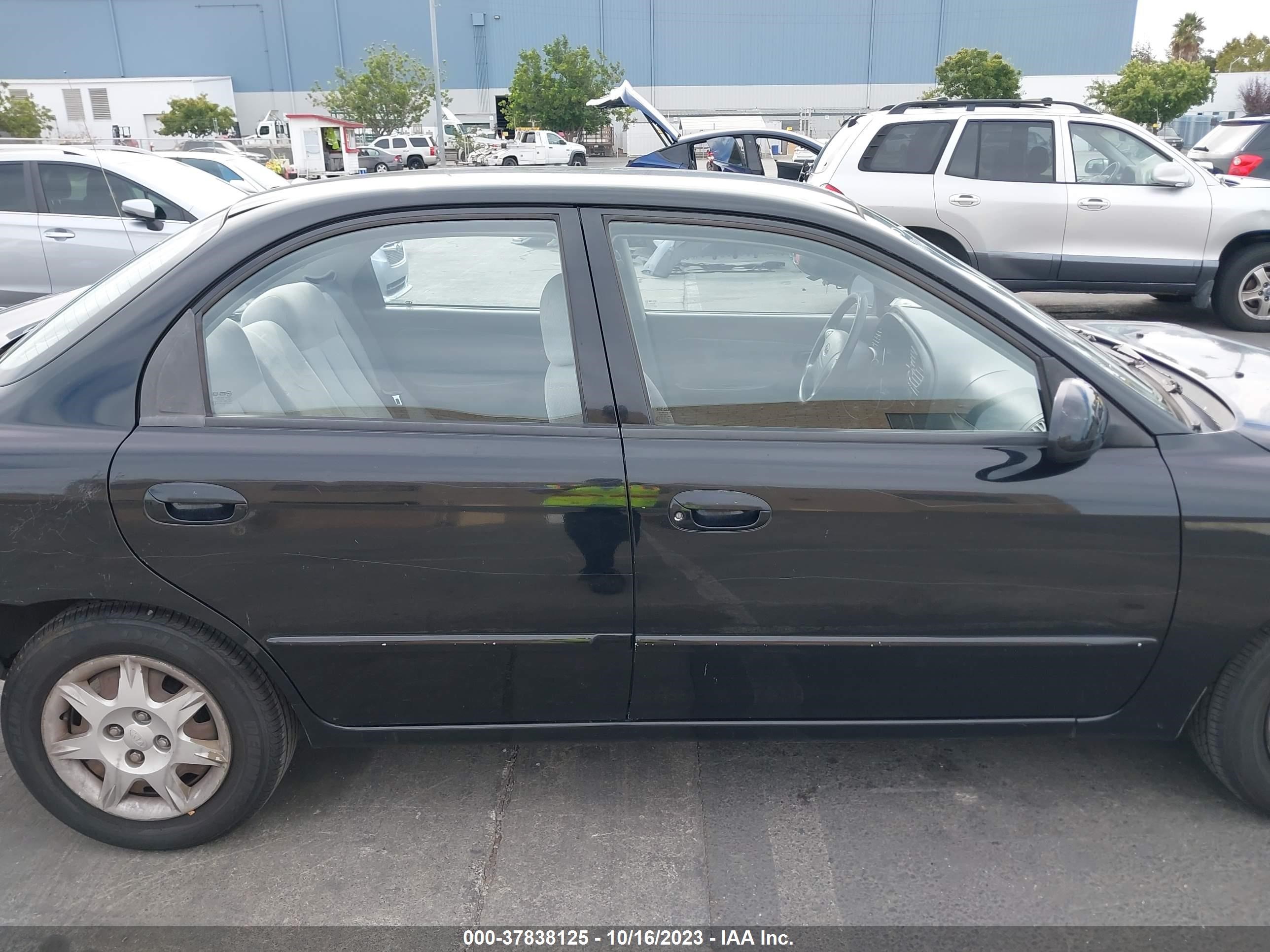 Photo 12 VIN: KNAFB121125185050 - KIA SPECTRA 