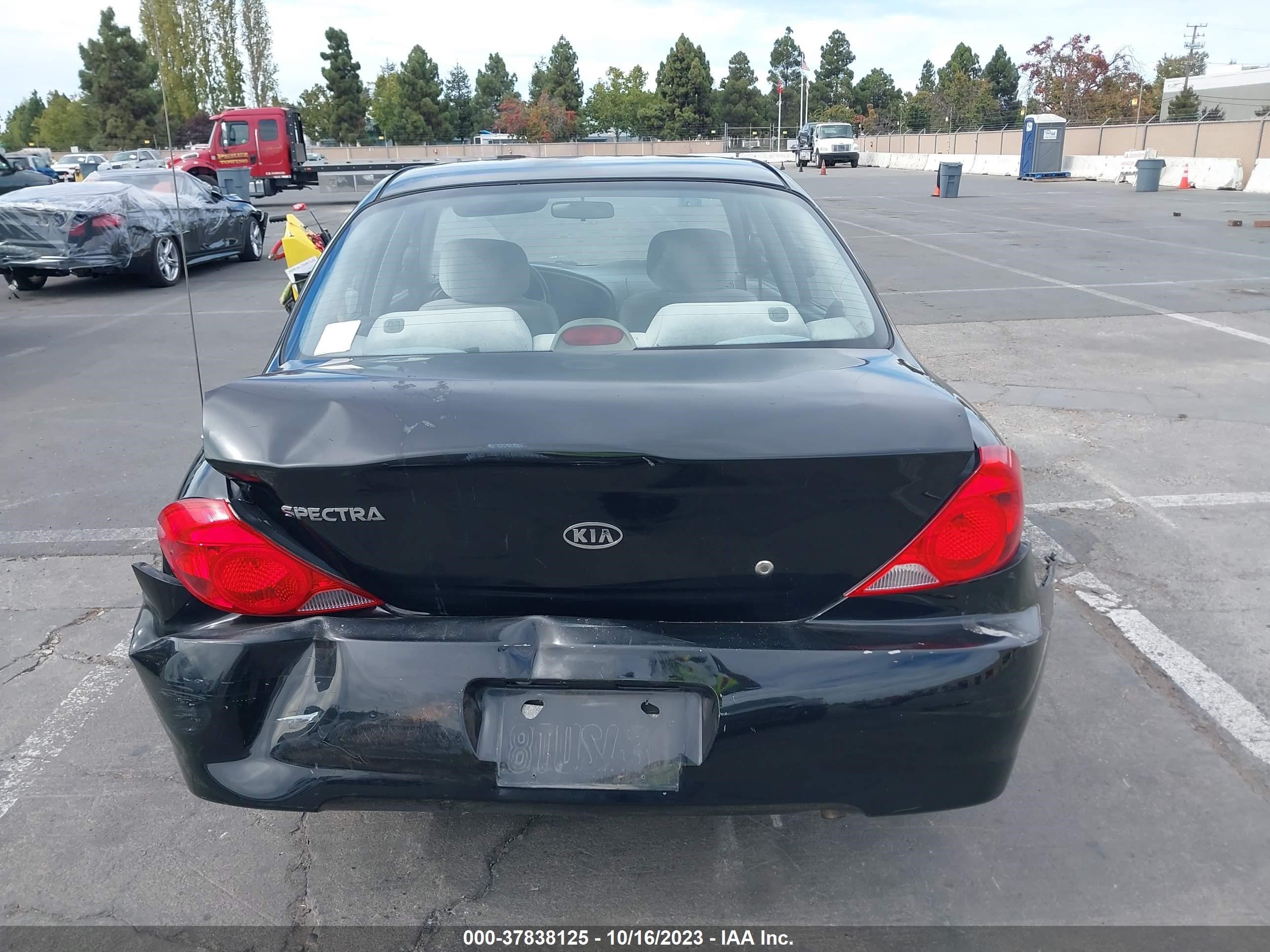 Photo 15 VIN: KNAFB121125185050 - KIA SPECTRA 