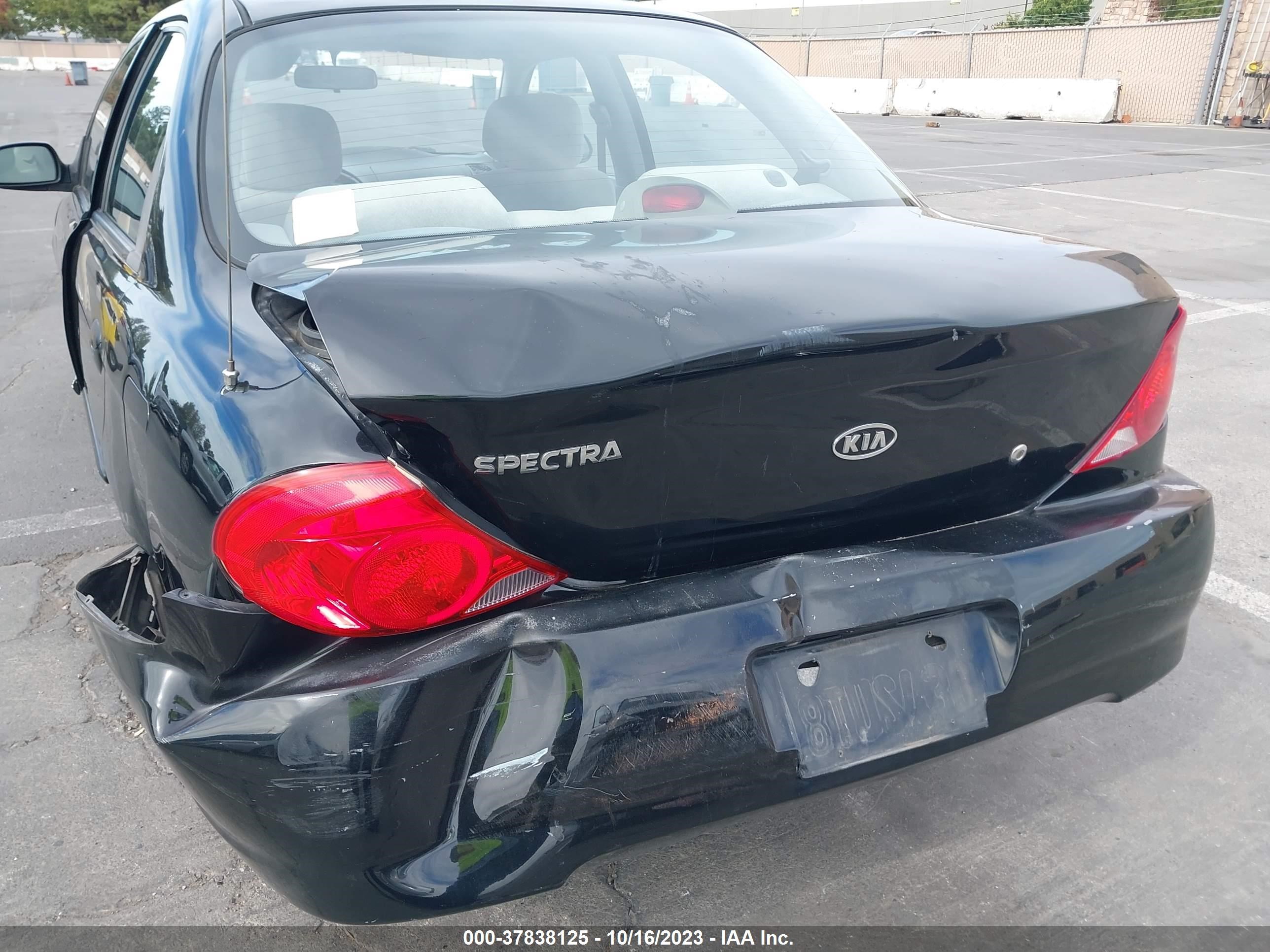 Photo 5 VIN: KNAFB121125185050 - KIA SPECTRA 