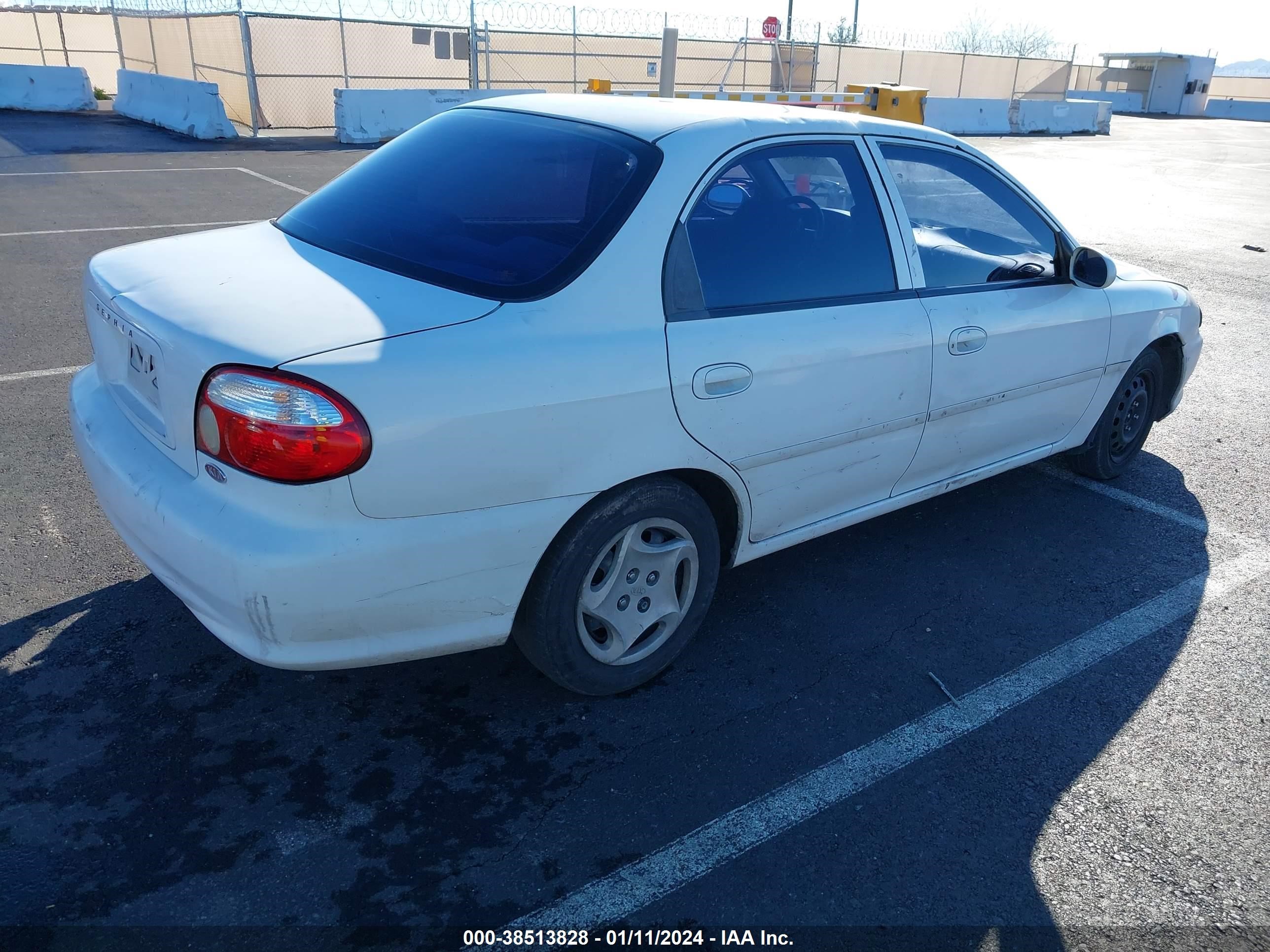 Photo 3 VIN: KNAFB121815084490 - KIA SEPHIA 