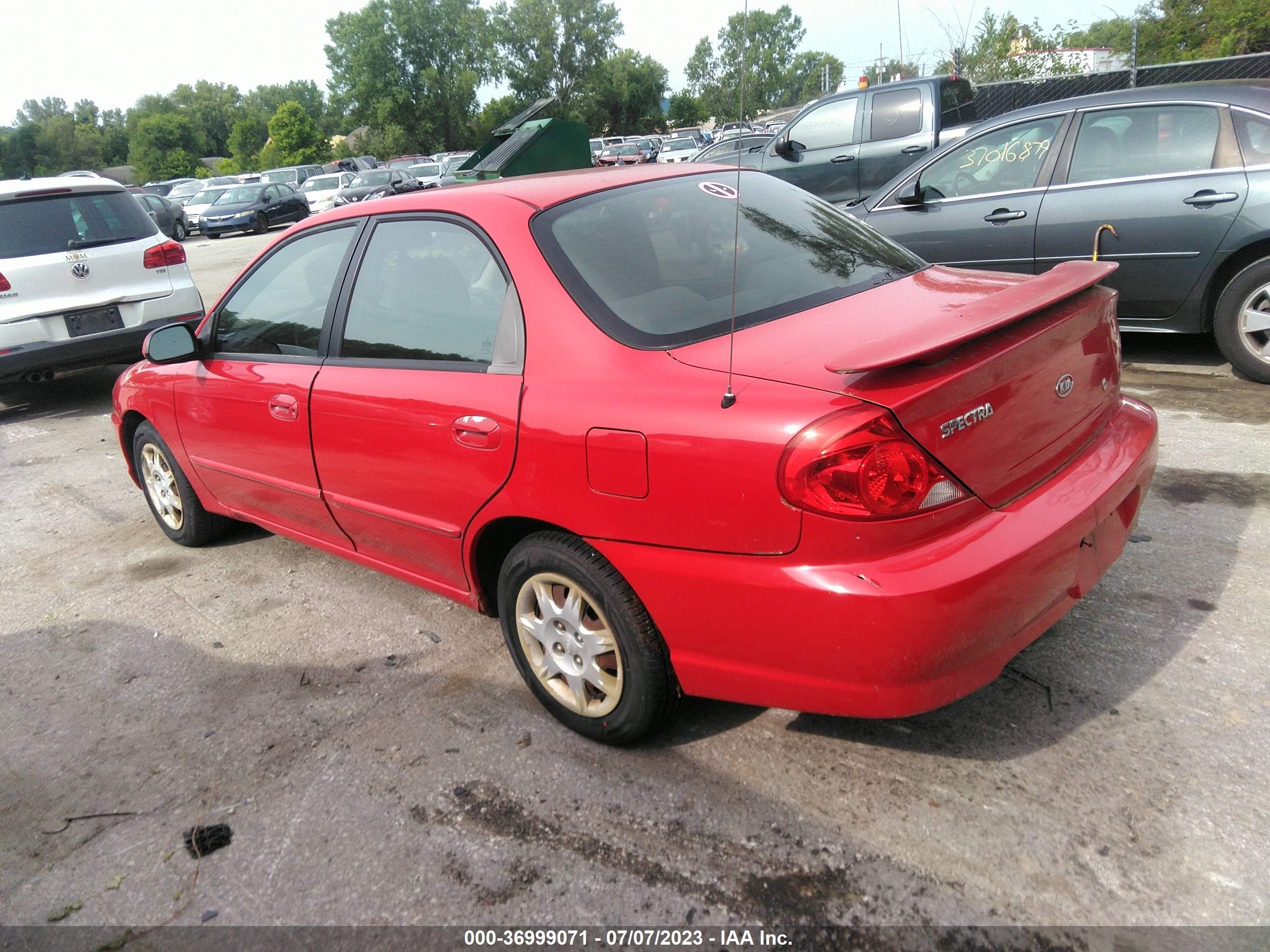 Photo 2 VIN: KNAFB121835234343 - KIA SPECTRA 