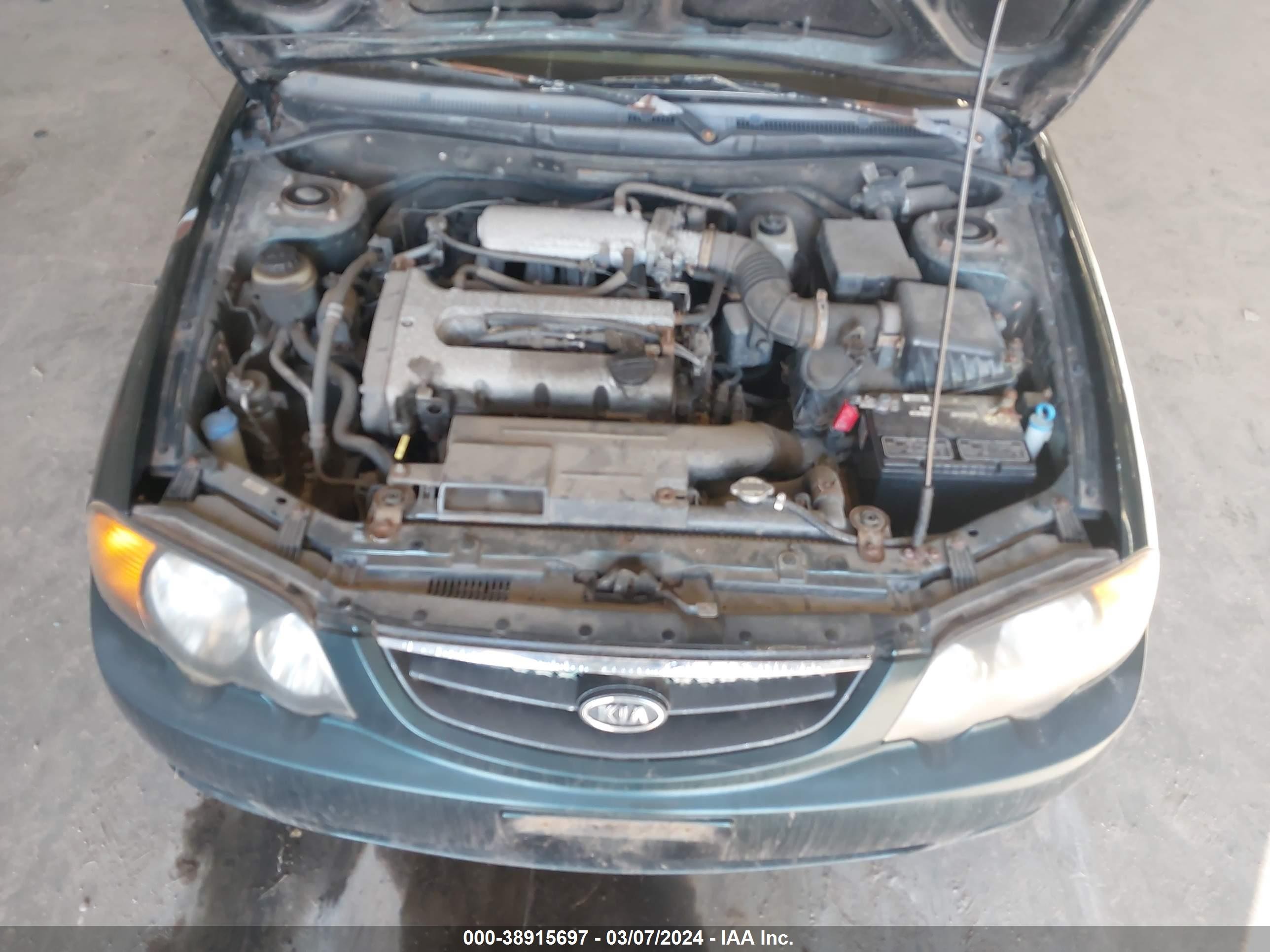 Photo 9 VIN: KNAFB161335110099 - KIA SPECTRA 