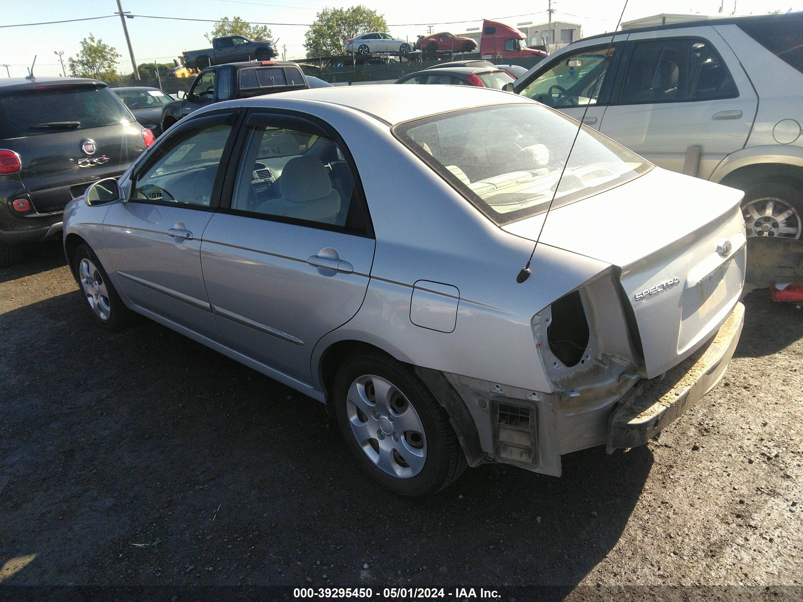 Photo 2 VIN: KNAFE121045042665 - KIA SPECTRA 