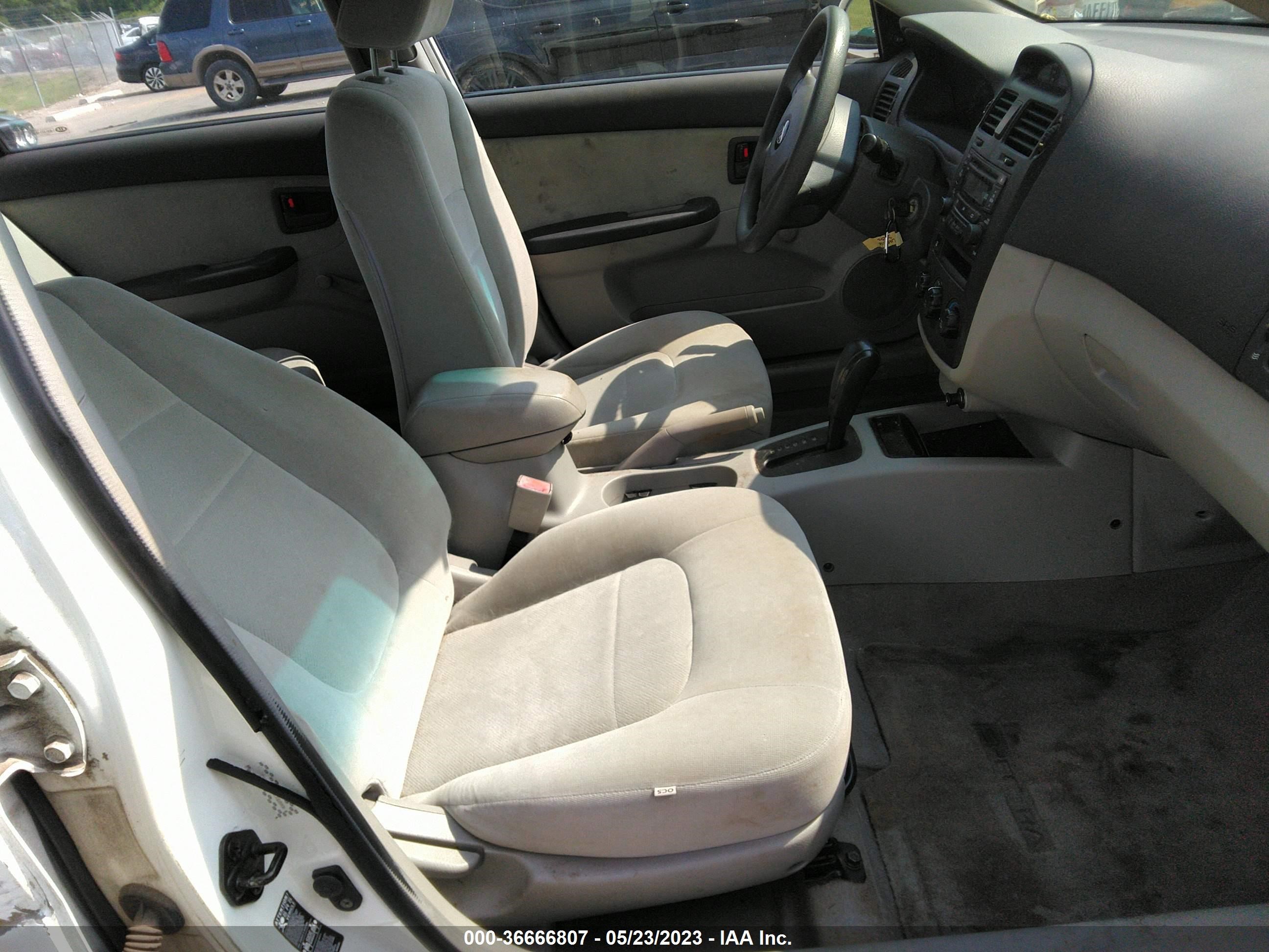 Photo 4 VIN: KNAFE121055100162 - KIA SPECTRA 