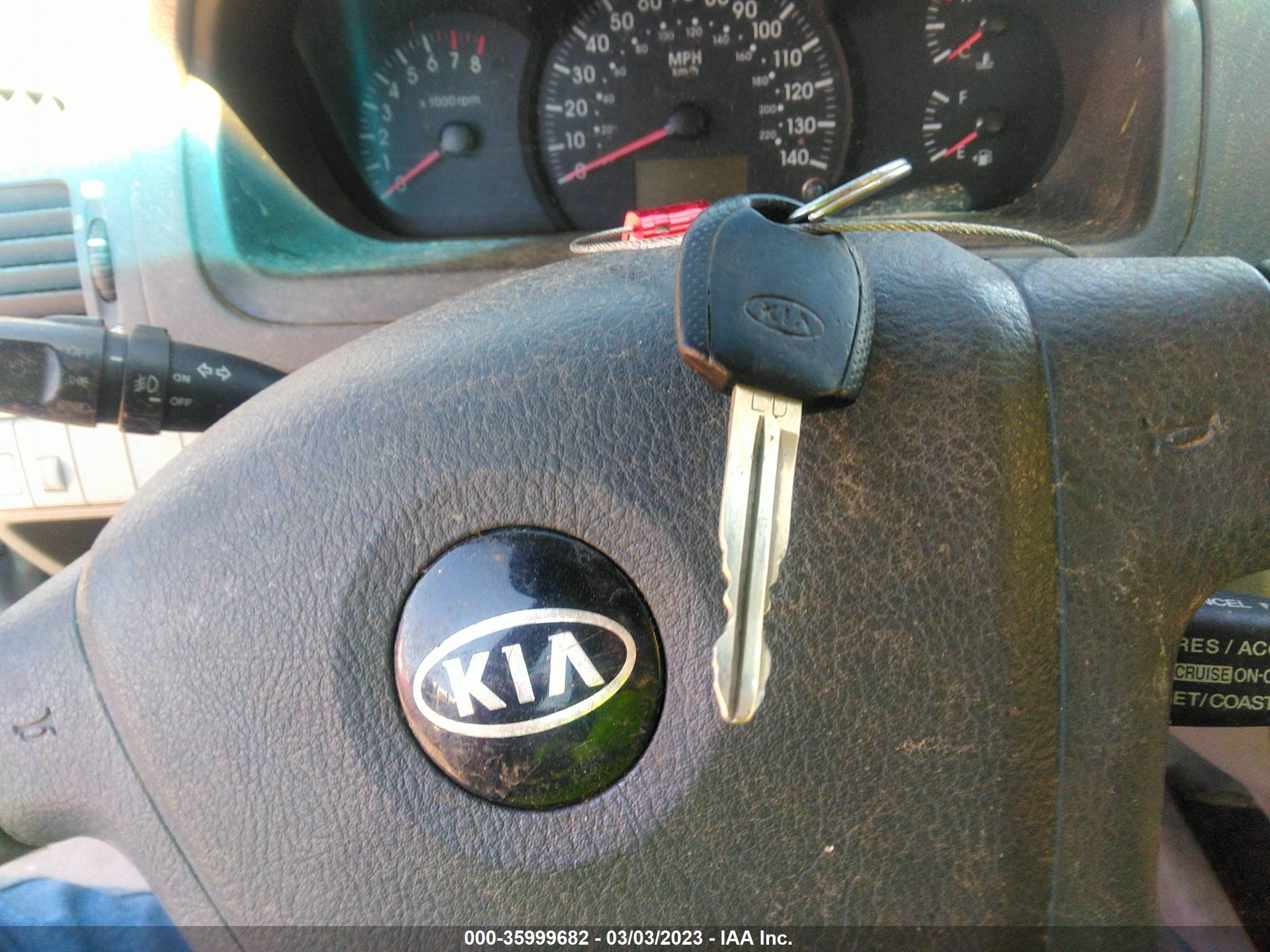 Photo 10 VIN: KNAFE121055121500 - KIA SPECTRA 