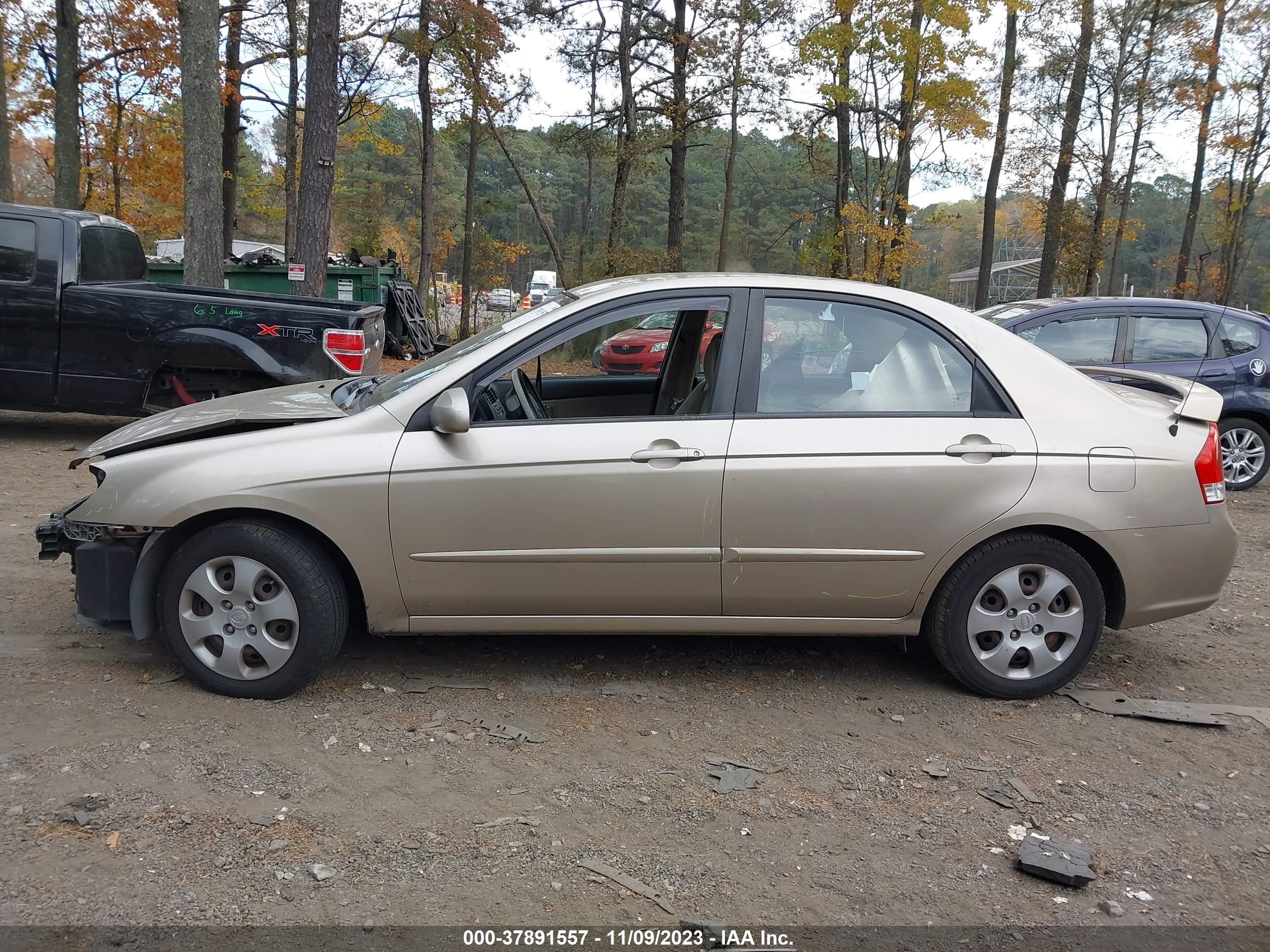 Photo 13 VIN: KNAFE121085493892 - KIA SPECTRA 