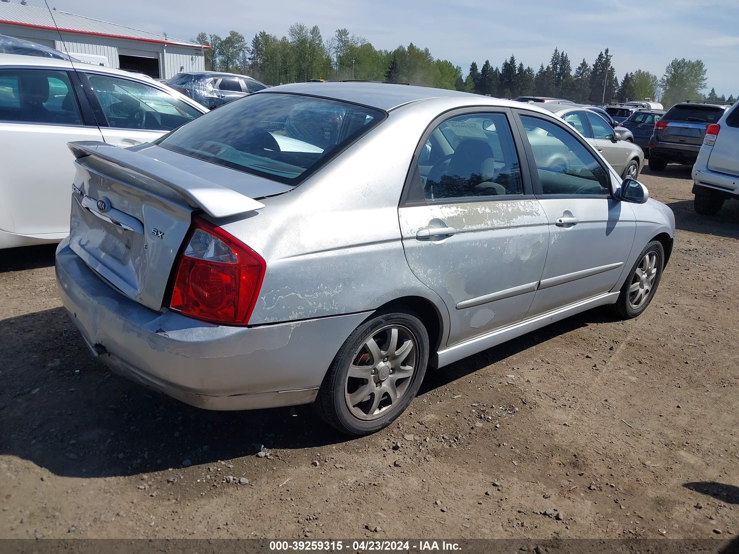 Photo 3 VIN: KNAFE121165323294 - KIA SPECTRA 