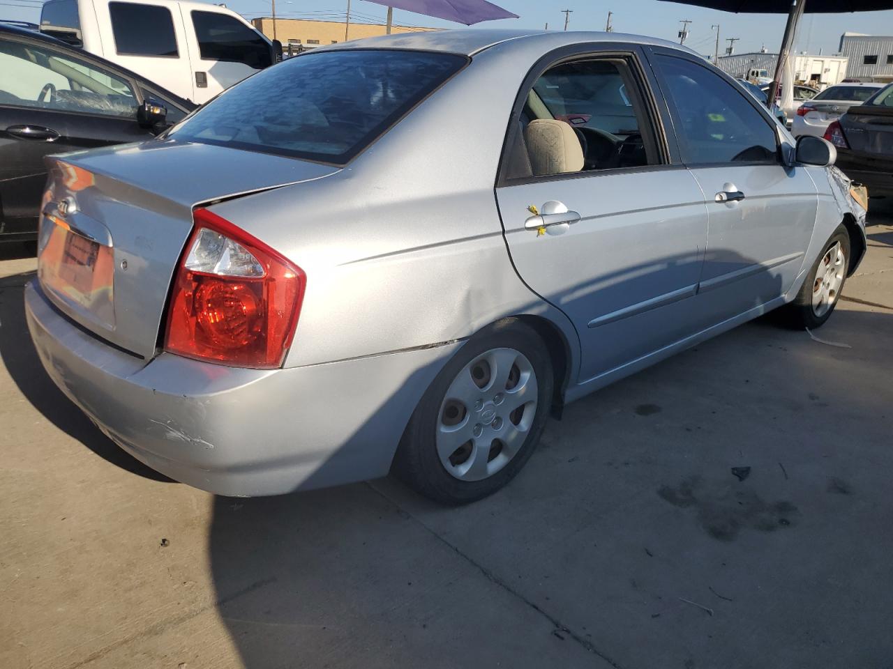 Photo 2 VIN: KNAFE121165359924 - KIA SPECTRA 