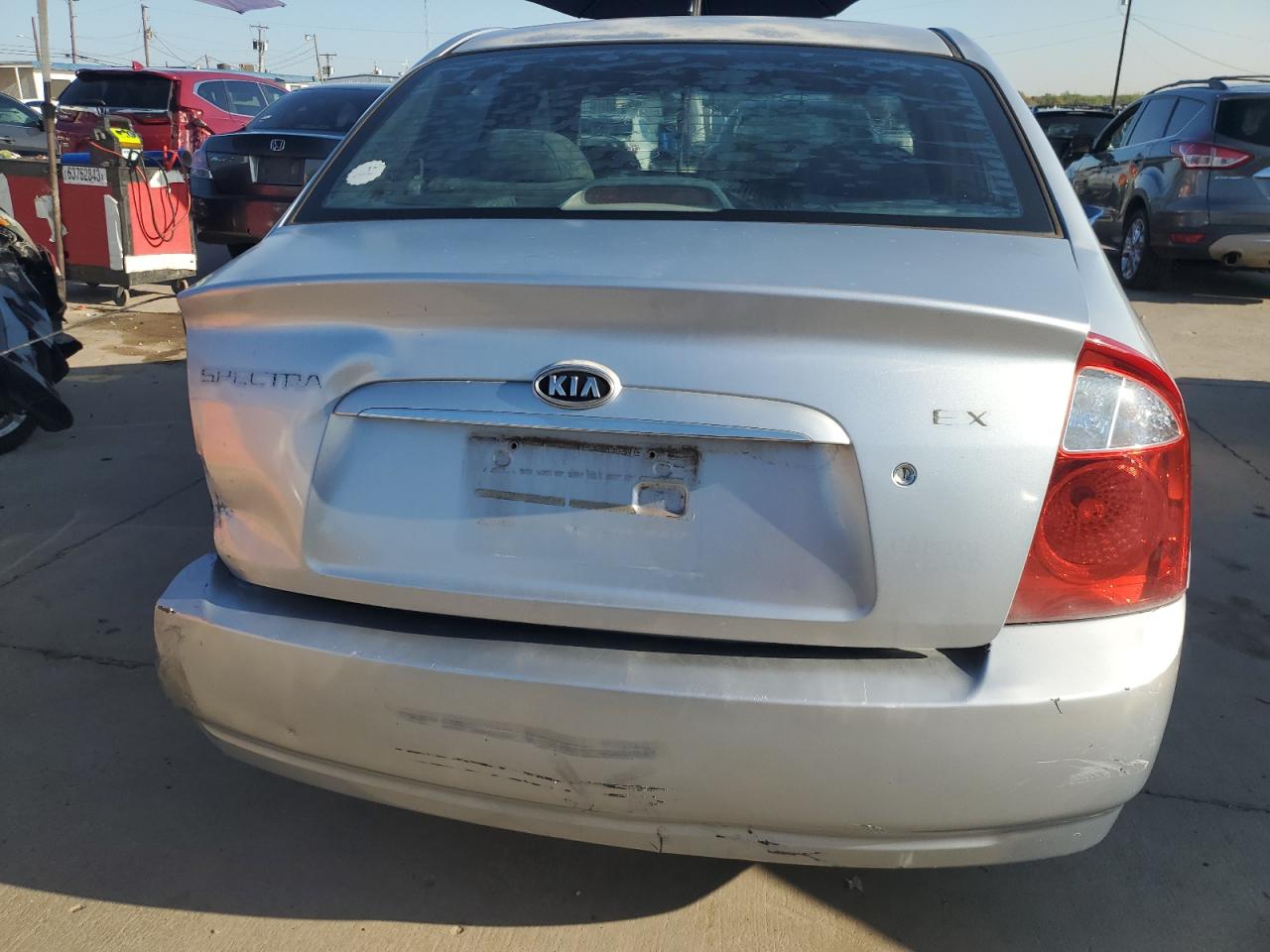 Photo 5 VIN: KNAFE121165359924 - KIA SPECTRA 