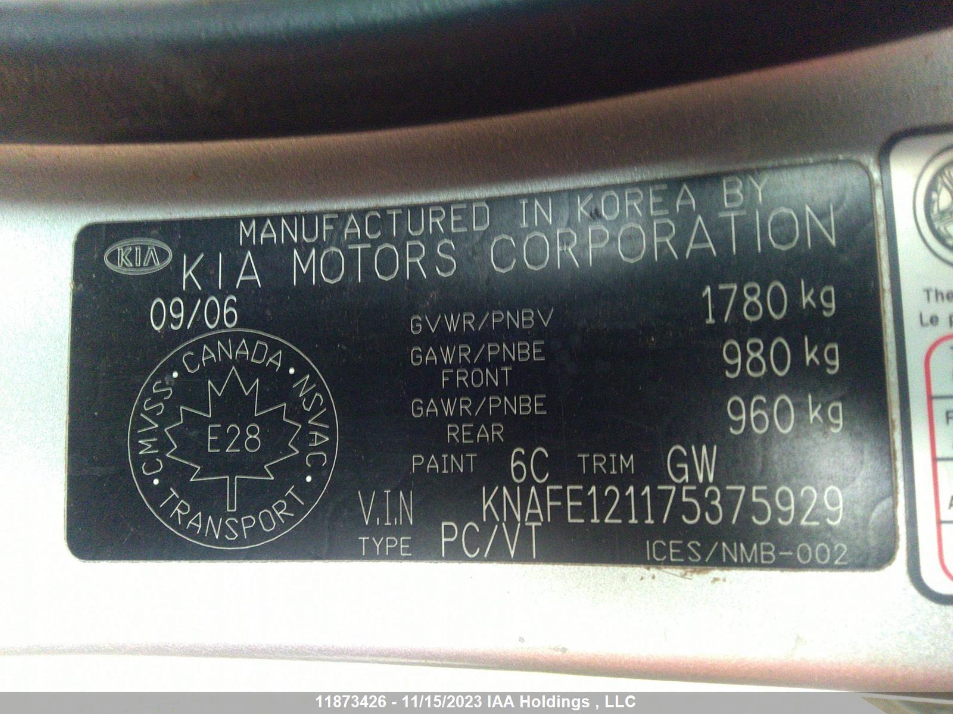 Photo 8 VIN: KNAFE121175375929 - KIA SPECTRA 