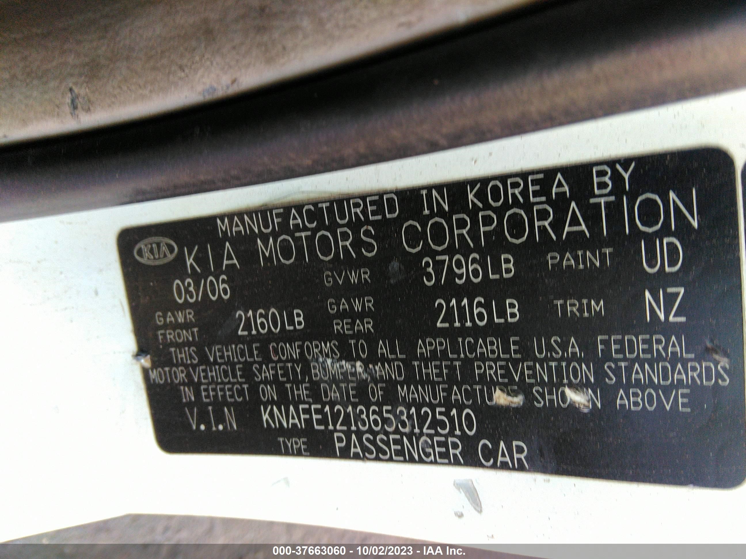 Photo 8 VIN: KNAFE121365312510 - KIA SPECTRA 