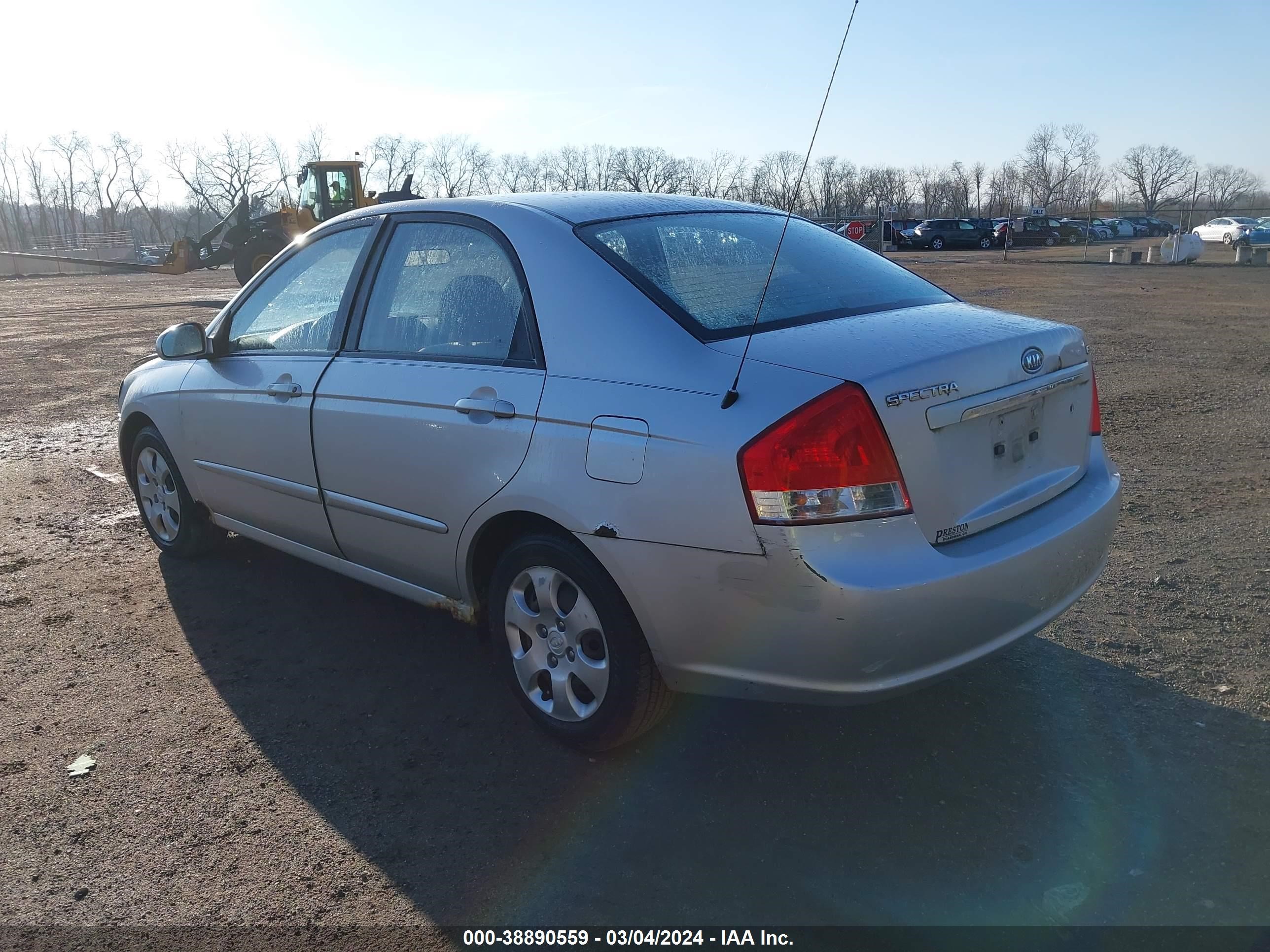 Photo 2 VIN: KNAFE121385520096 - KIA SPECTRA 