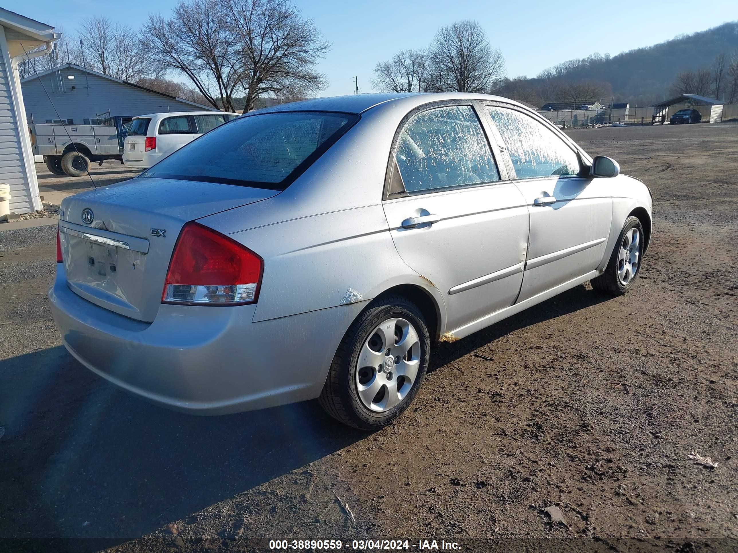 Photo 3 VIN: KNAFE121385520096 - KIA SPECTRA 