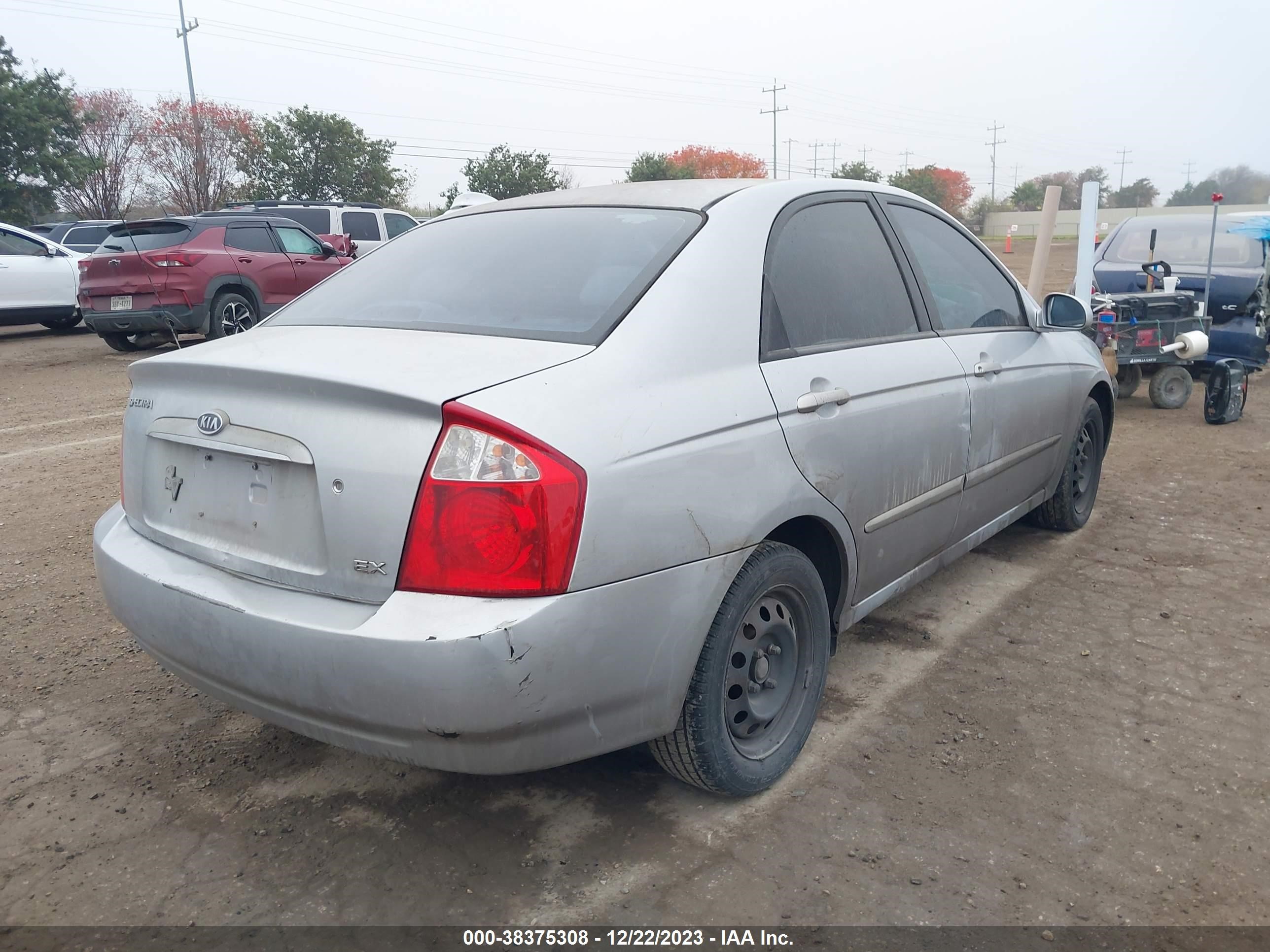 Photo 3 VIN: KNAFE121455194613 - KIA SPECTRA 