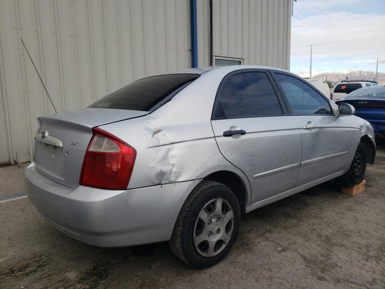 Photo 2 VIN: KNAFE121465309521 - KIA SPECTRA 