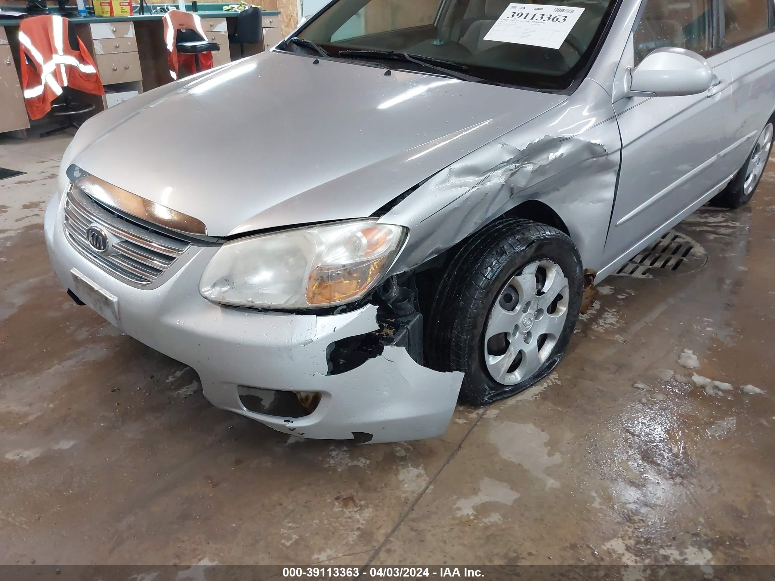 Photo 5 VIN: KNAFE121475465429 - KIA SPECTRA 