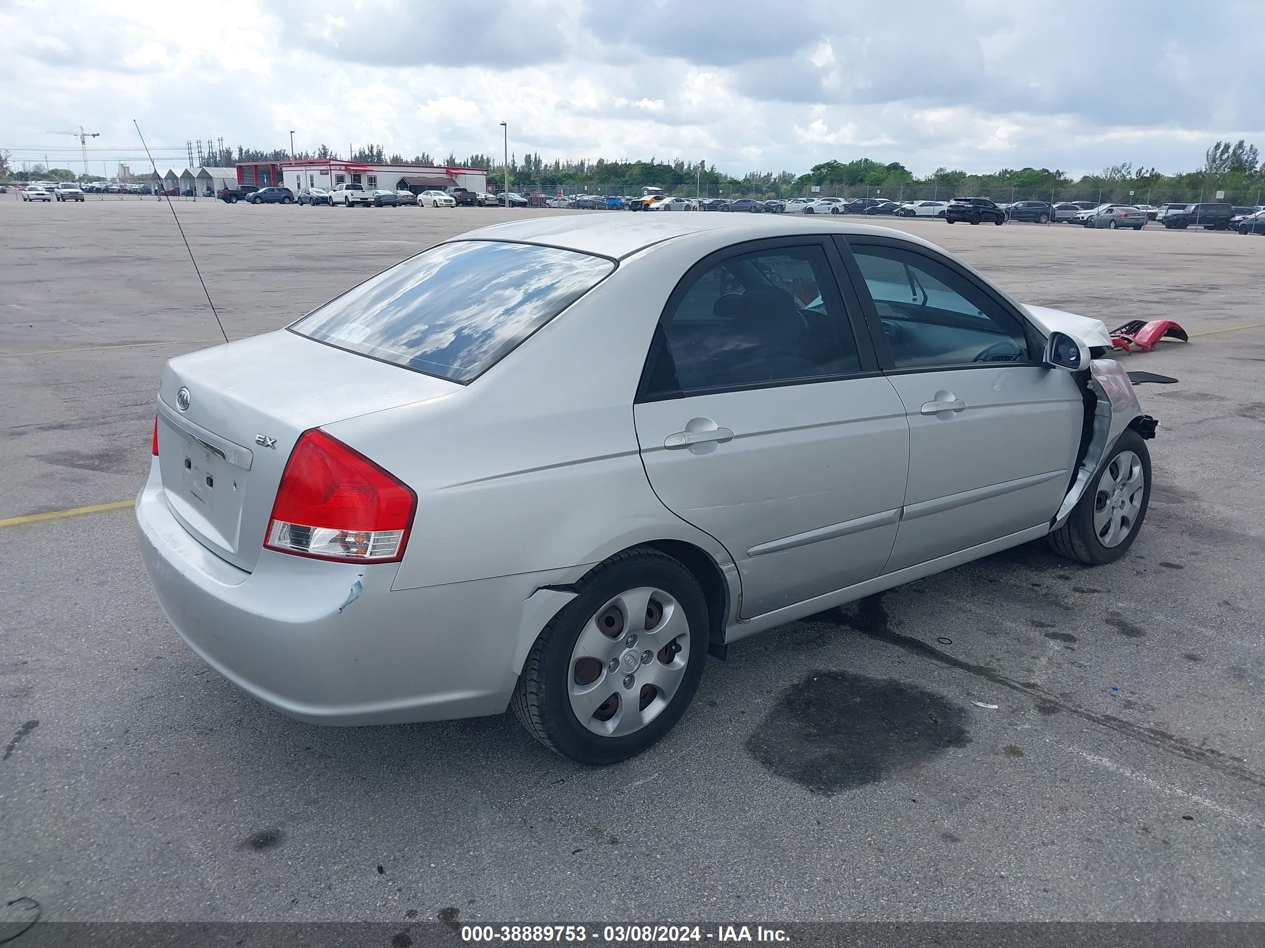 Photo 3 VIN: KNAFE121585500660 - KIA SPECTRA 