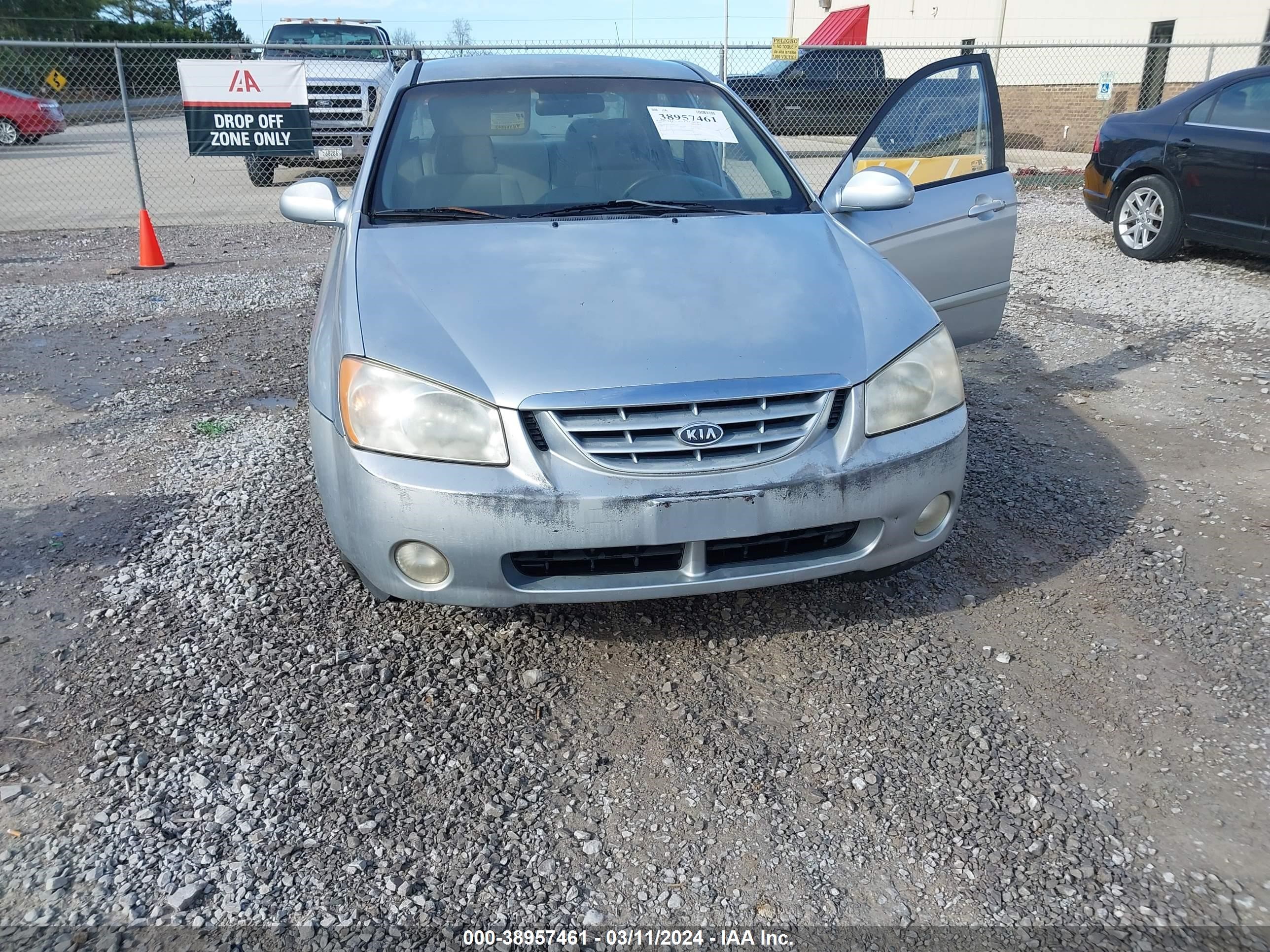 Photo 5 VIN: KNAFE121655075090 - KIA SPECTRA 