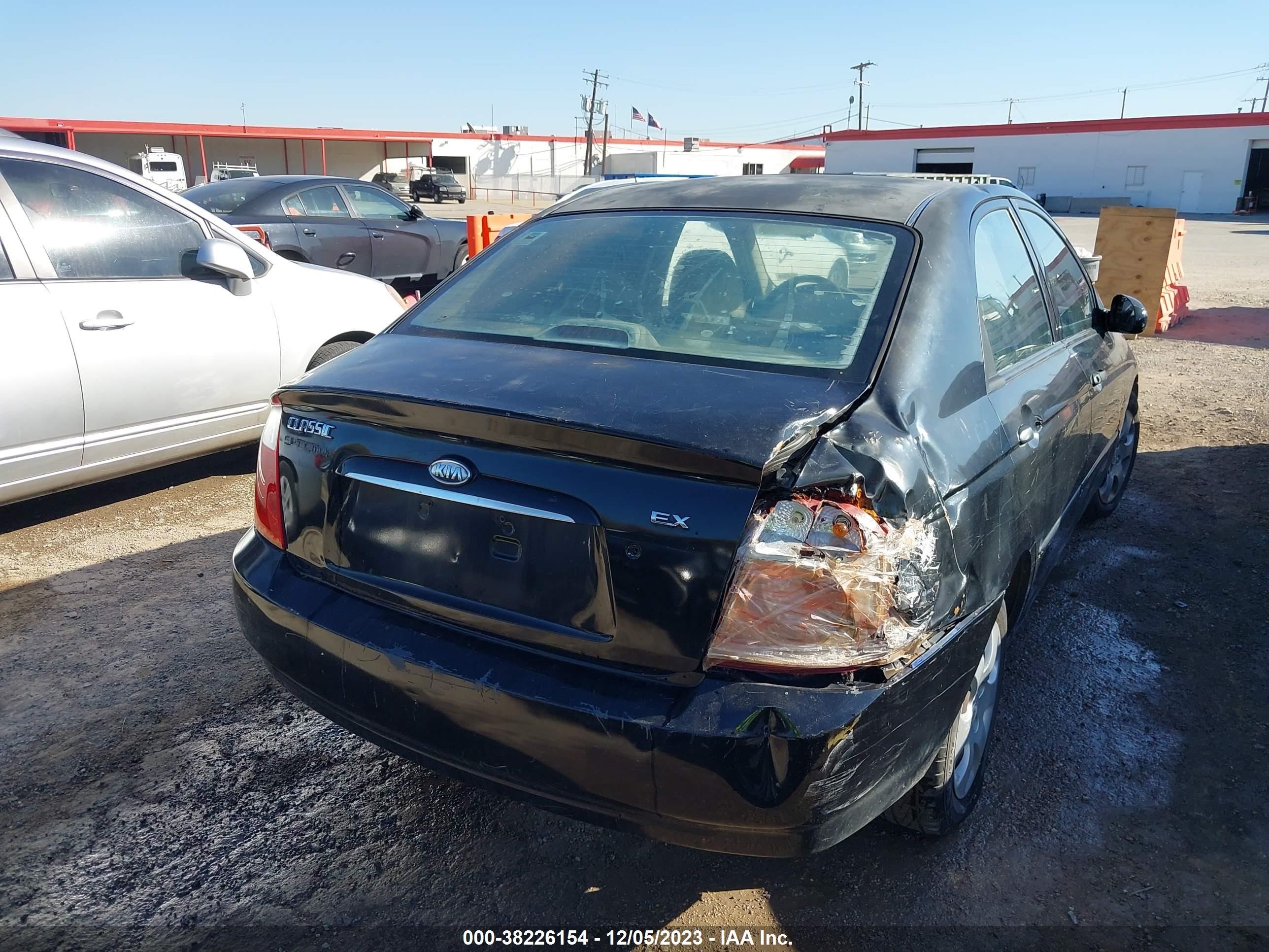 Photo 3 VIN: KNAFE121655162505 - KIA SPECTRA 