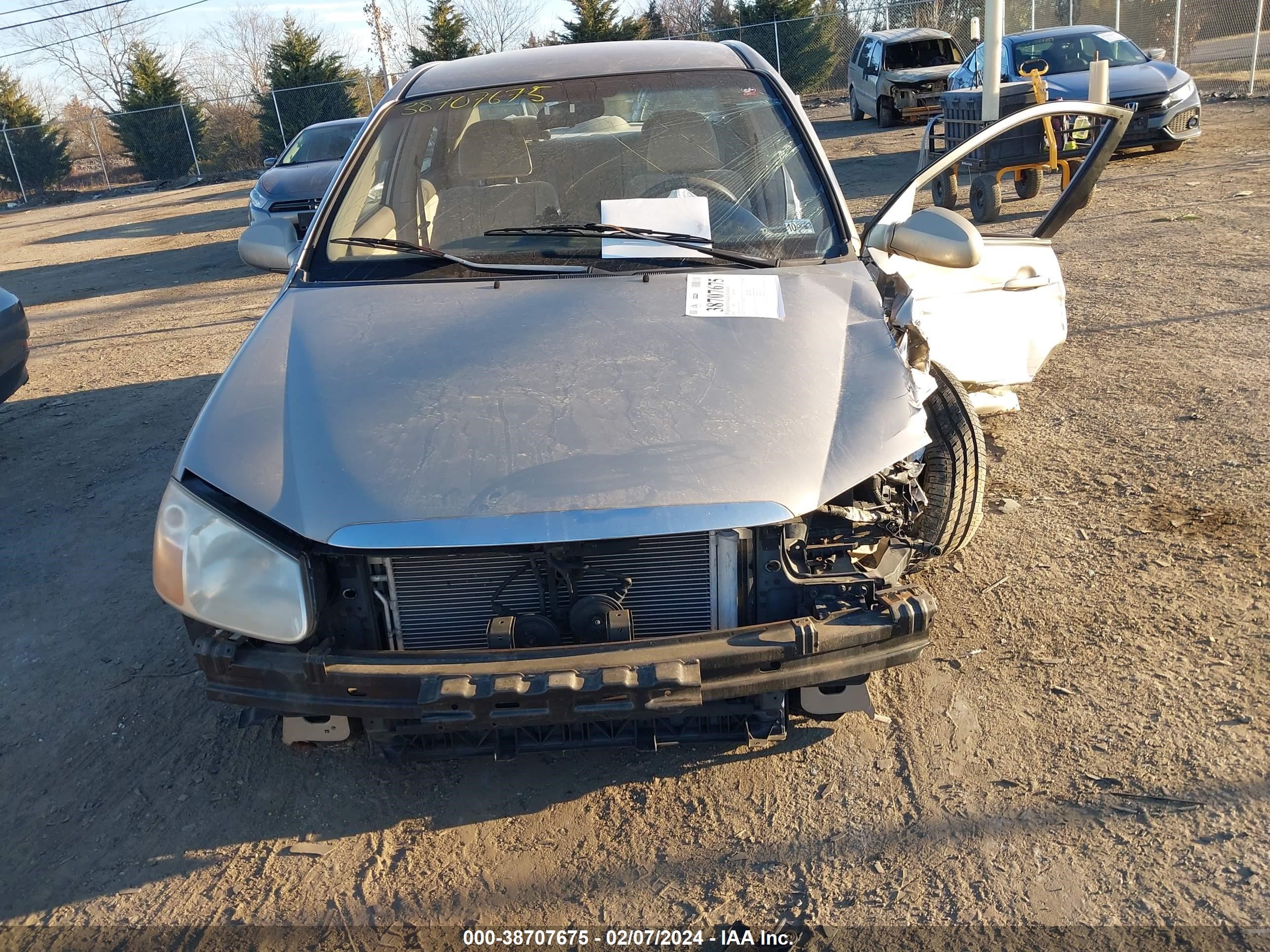 Photo 11 VIN: KNAFE121675475329 - KIA SPECTRA 