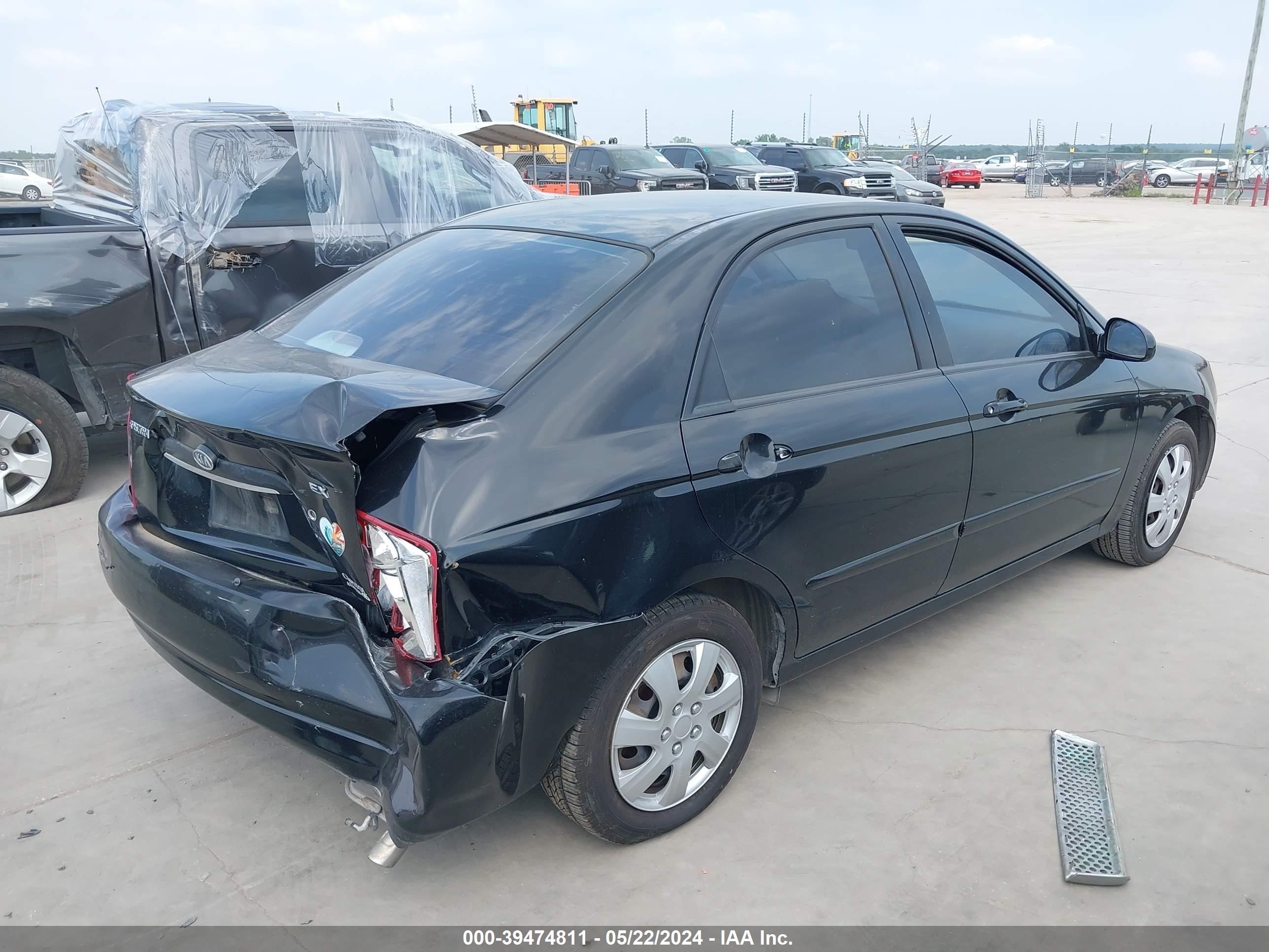 Photo 3 VIN: KNAFE121755135183 - KIA SPECTRA 