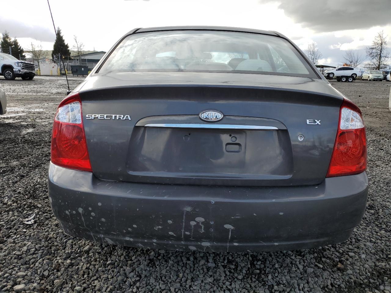 Photo 5 VIN: KNAFE121765259908 - KIA SPECTRA 