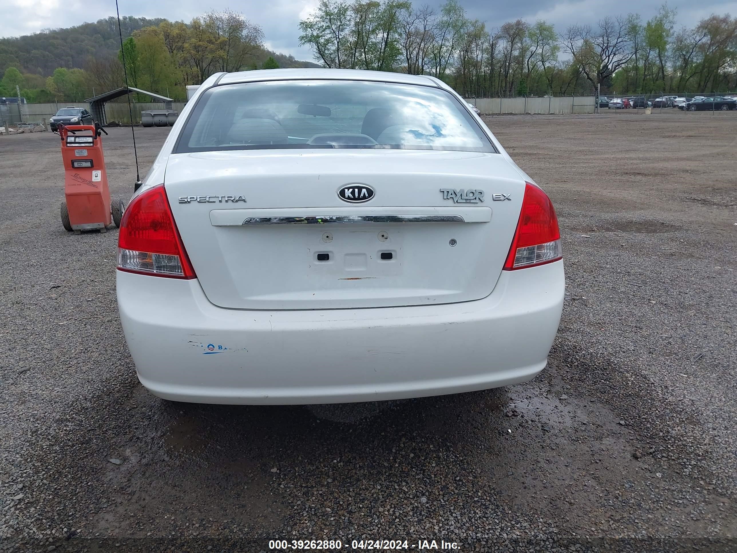 Photo 15 VIN: KNAFE121785539167 - KIA SPECTRA 