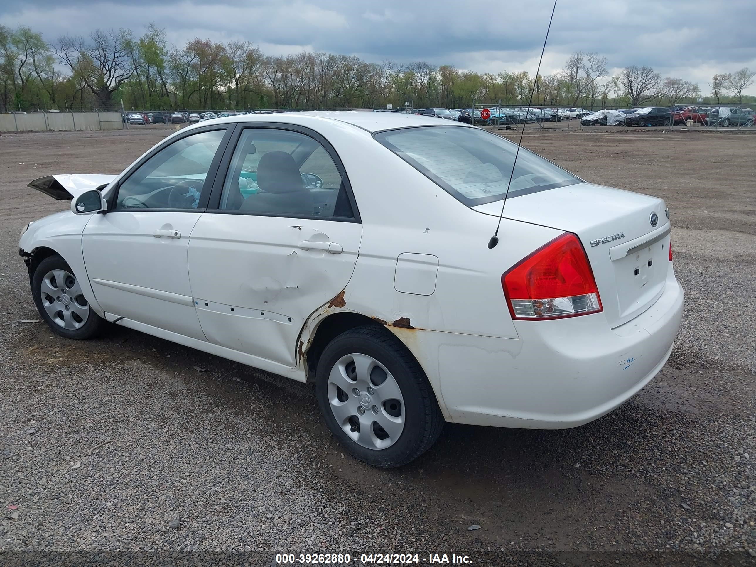 Photo 2 VIN: KNAFE121785539167 - KIA SPECTRA 