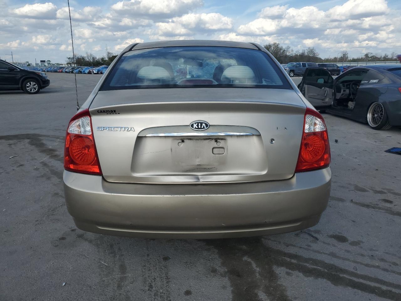 Photo 5 VIN: KNAFE121855143308 - KIA SPECTRA 