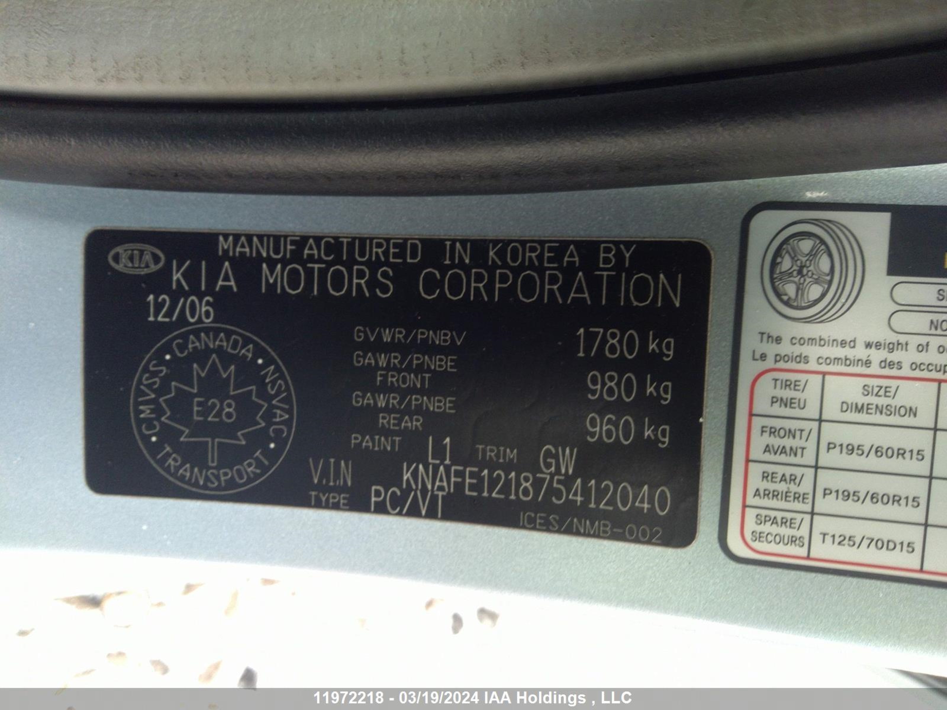 Photo 8 VIN: KNAFE121875412040 - KIA SPECTRA 