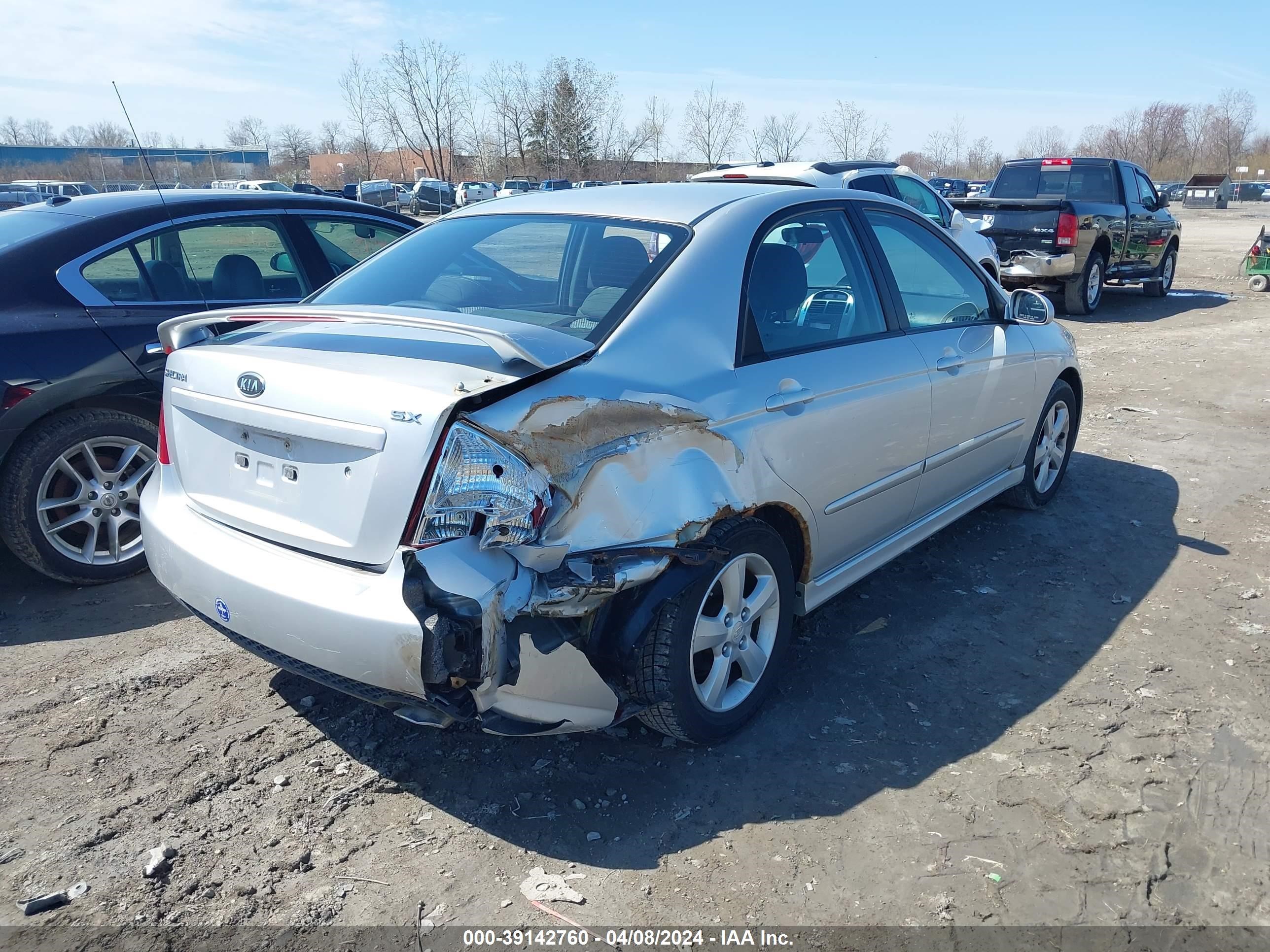 Photo 3 VIN: KNAFE121885019673 - KIA SPECTRA 