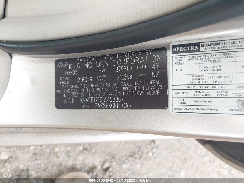 Photo 8 VIN: KNAFE121955158867 - KIA SPECTRA 